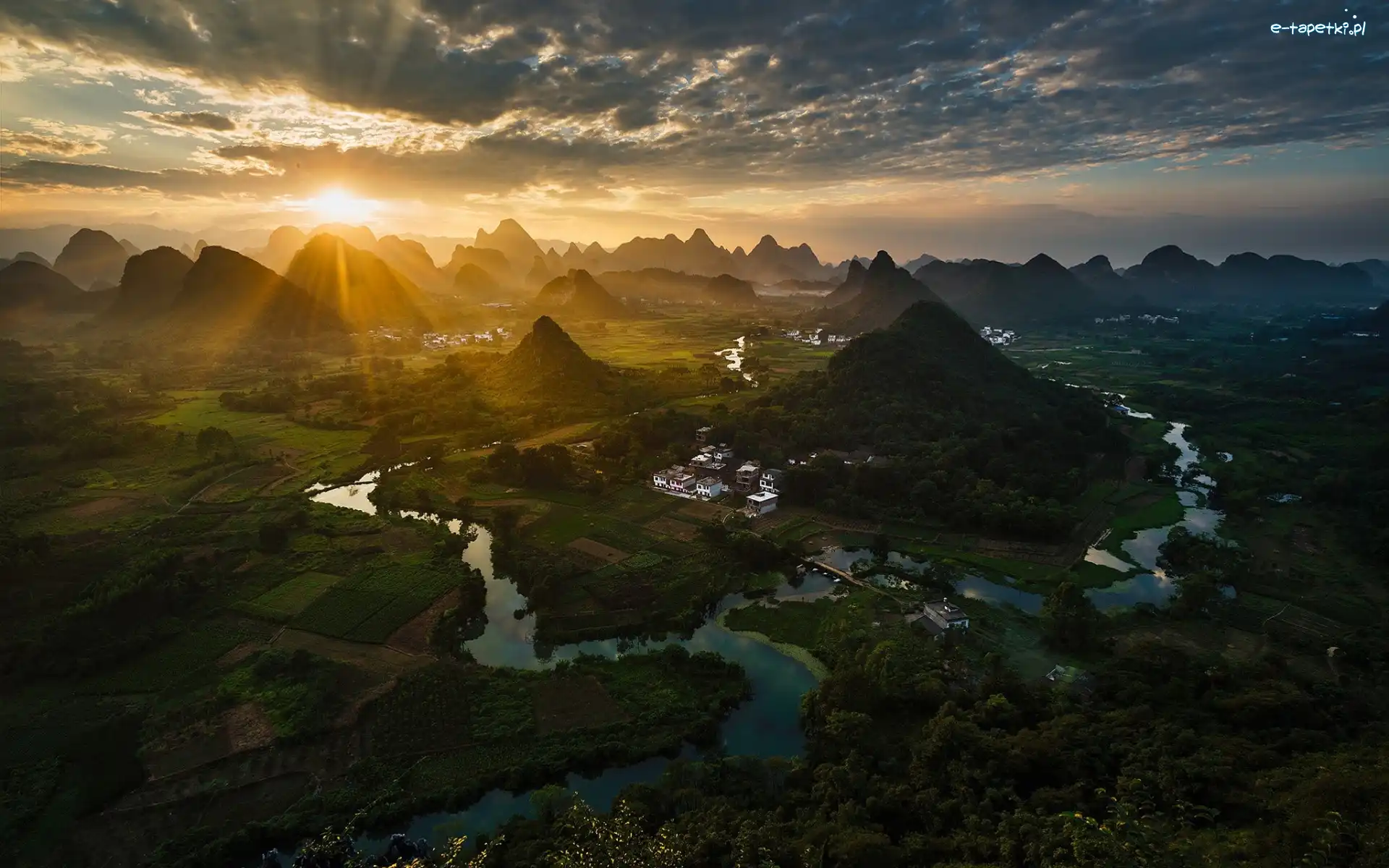 Promienie słońca, Rzeka Gui Jiang, Li River, Góry Maoer Shan, Region Kuangsi, Chiny