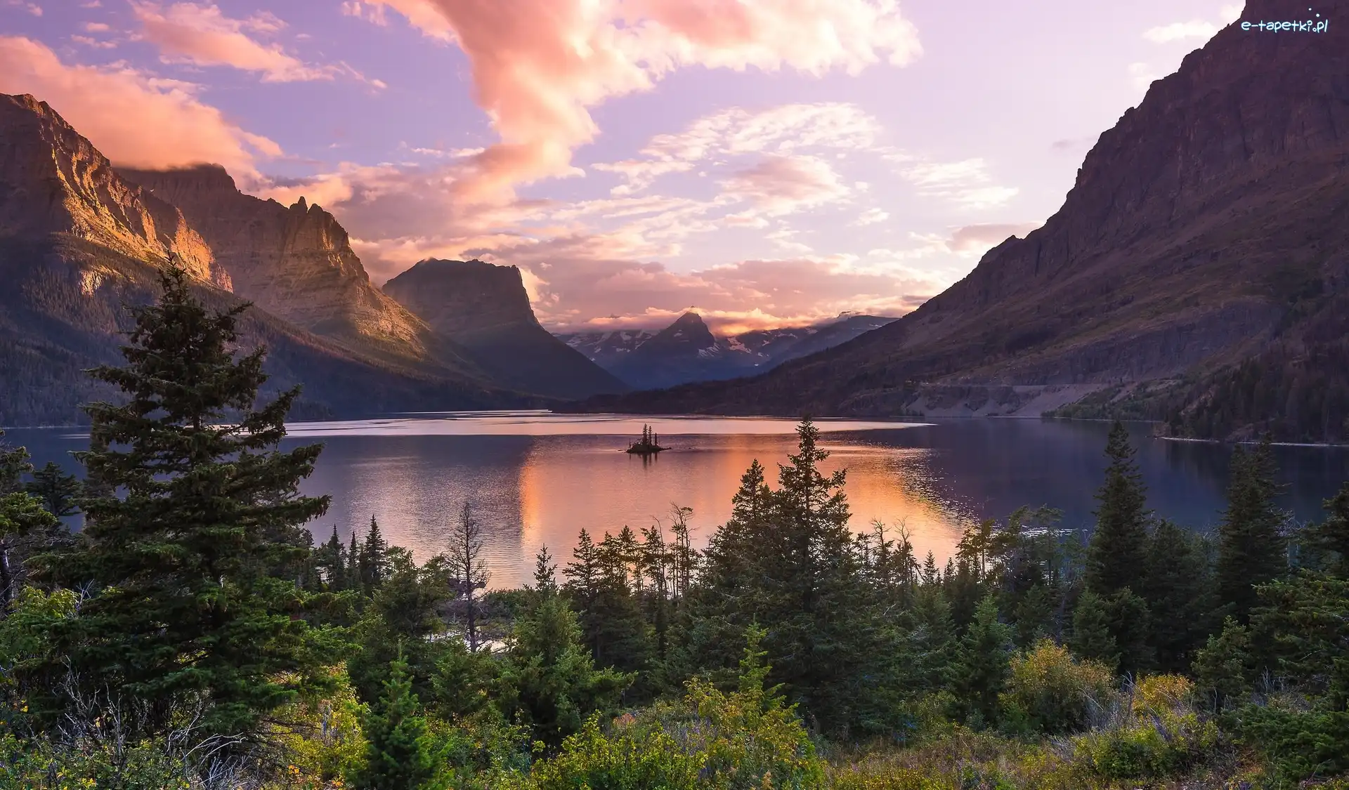 Jezioro Saint Mary Lake, Park Narodowy Glacier, Góry, Drzewa, Stan Montana, Stany Zjednoczone