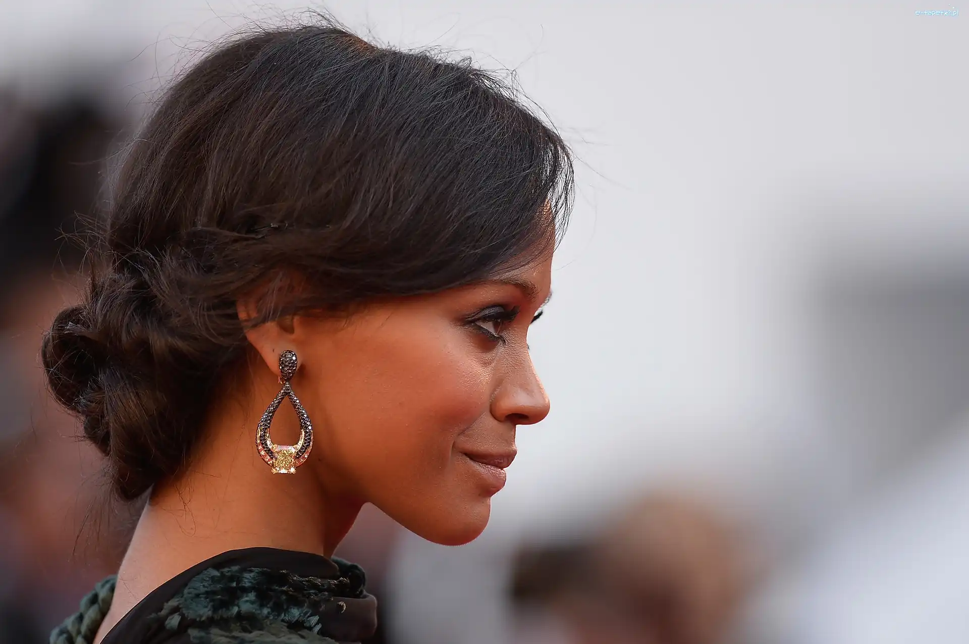 Biżuteria, Aktorka, Zoe Saldana