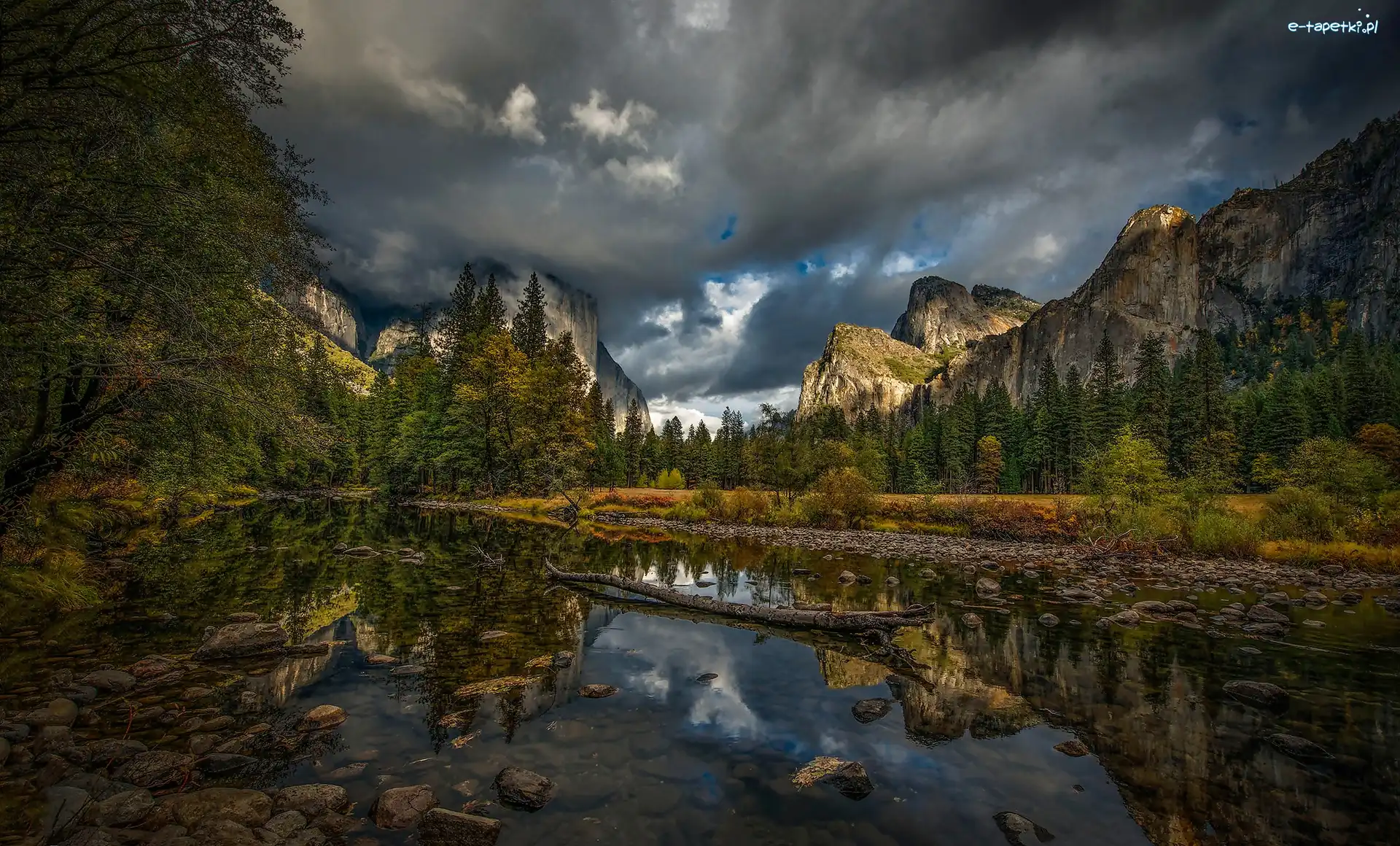 Chmury, Ciemne, Park Narodowy Yosemite, Stan Kalifornia, Stany Zjednoczone, Rzeka Merced, Drzewa, Góry, Las
