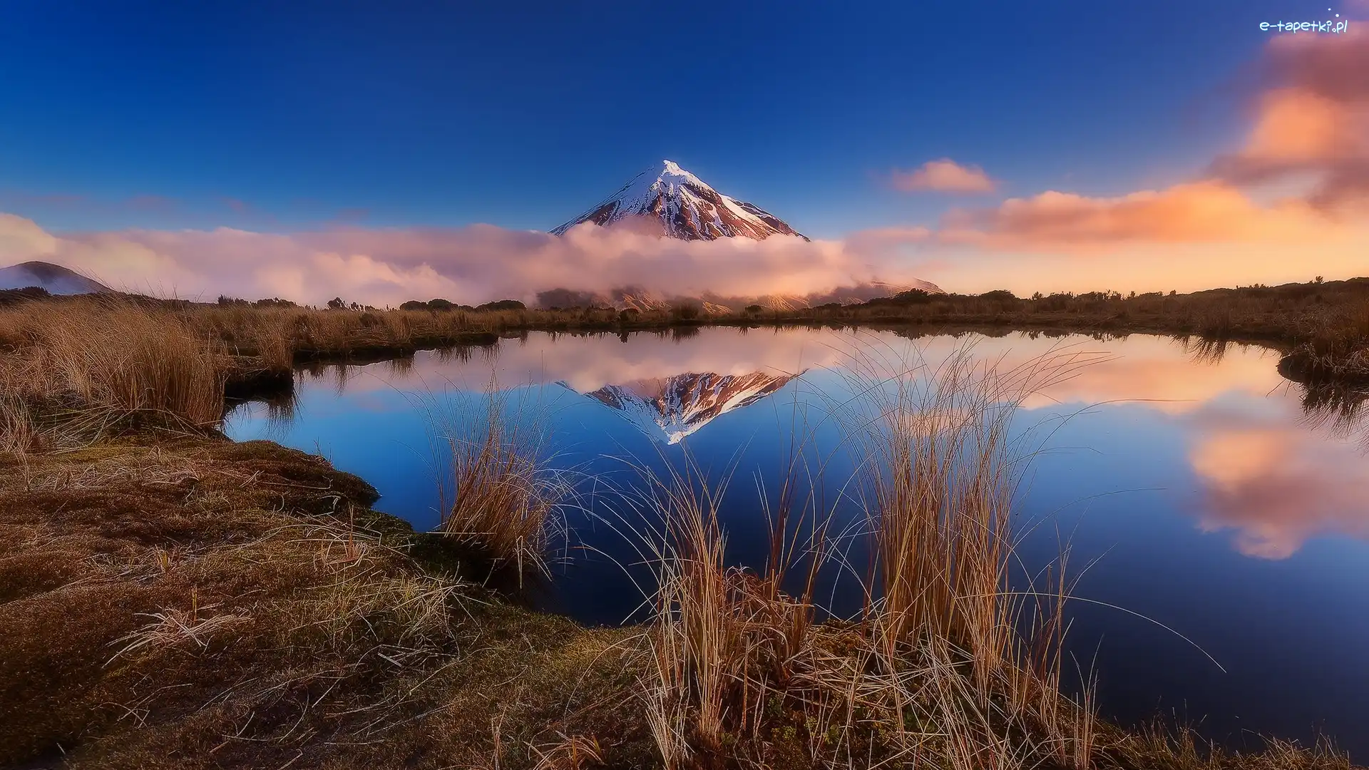 Mgła, Taranaki, Park Narodowy Egmont, Trawa, Wulkan Egmont, Oczko polodowcowe, Staw Pouakai, Nowa Zelandia, Góra, Odbicie