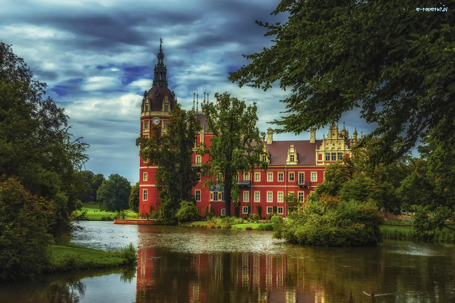 Rzeka Nysa Łużycka, Zamek Schloss Muskau, Mużaków, Drzewa, Saksonia, Niemcy