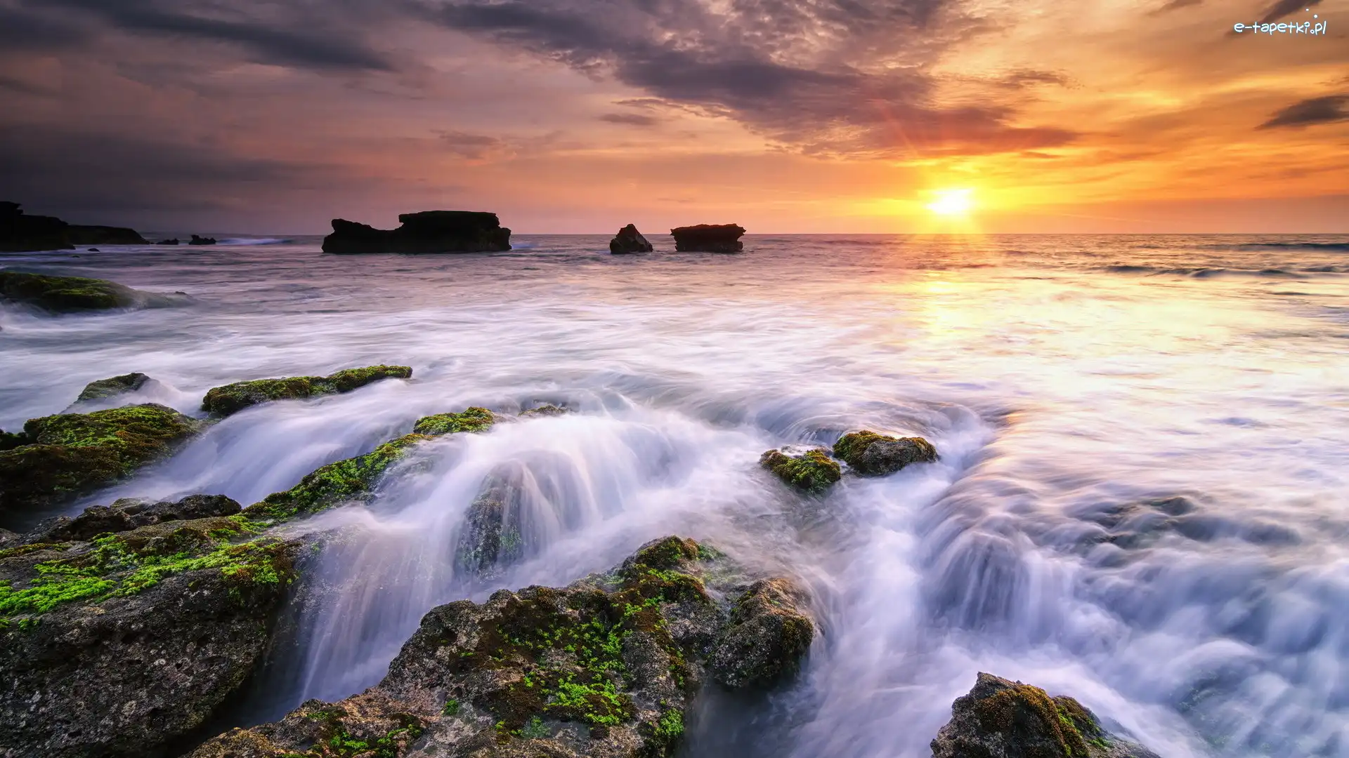 Zachód słońca, Morze, Skały, Chmury, Wyspa Bali, Indonezja