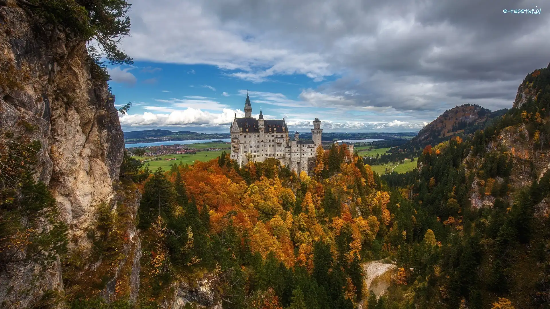 Lasy, Zamek Neuschwanstein, Skały, Drzewa, Bawaria, Niemcy