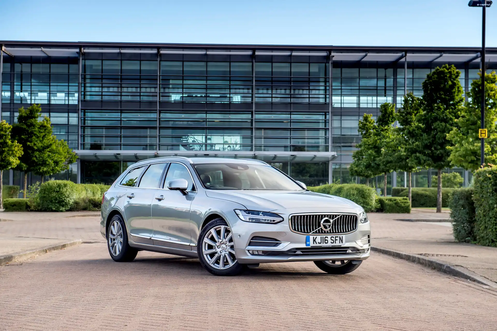 2016, Volvo V90 D4 Inscription UK-Spec