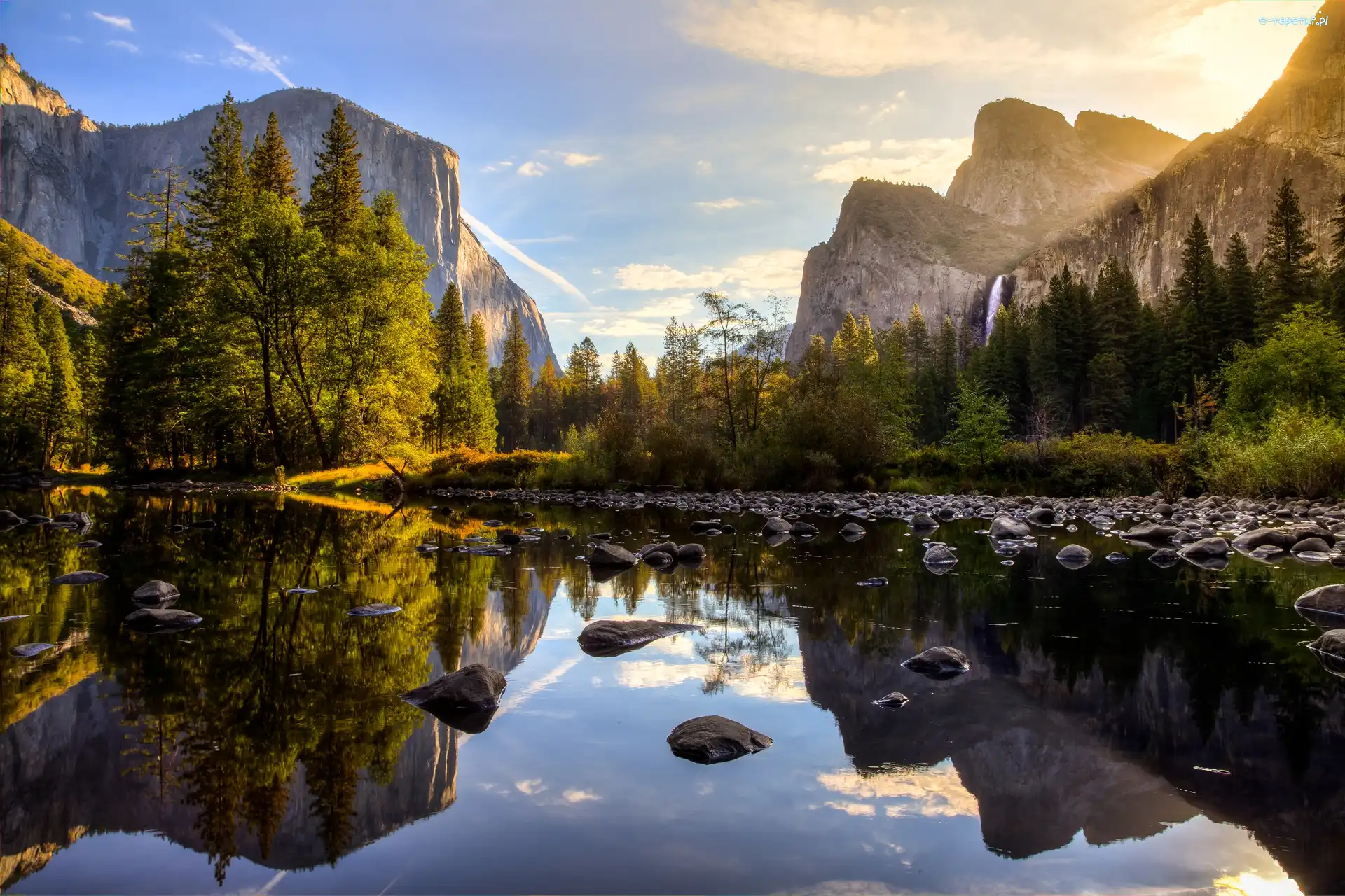 Drzewa, Park Narodowy Yosemite, Góry, Stan Kalifornia, Stany Zjednoczone, Kamienie, Rzeka