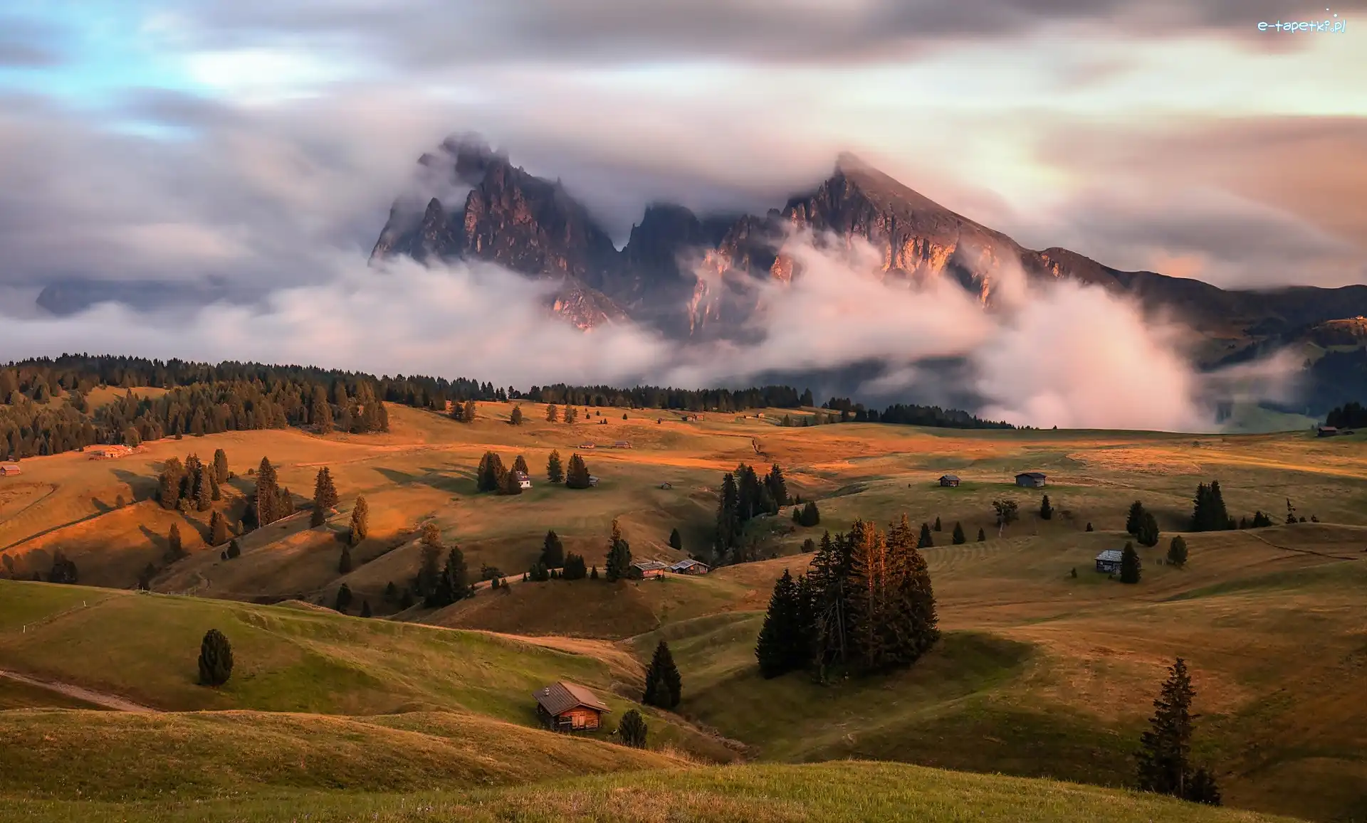 Domy, Góry Alpy, Mgła, Dolomity, Włochy, Lasy, Dolina