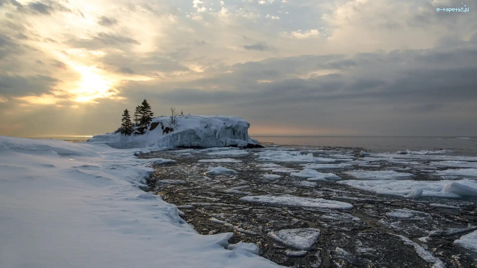 Wysepka Hollow Rock, Stan Minnesota, Drzewa, Skała, Jezioro Górne, Zima, Śnieg, Stany Zjednoczone