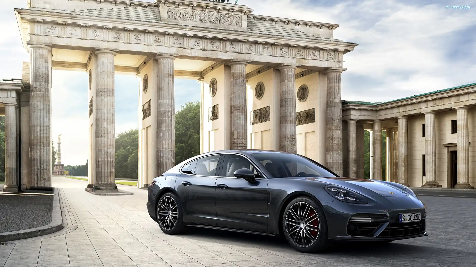 2017, Berlin, Brama Brandenburska, Porsche Panamera Turbo V6 1080