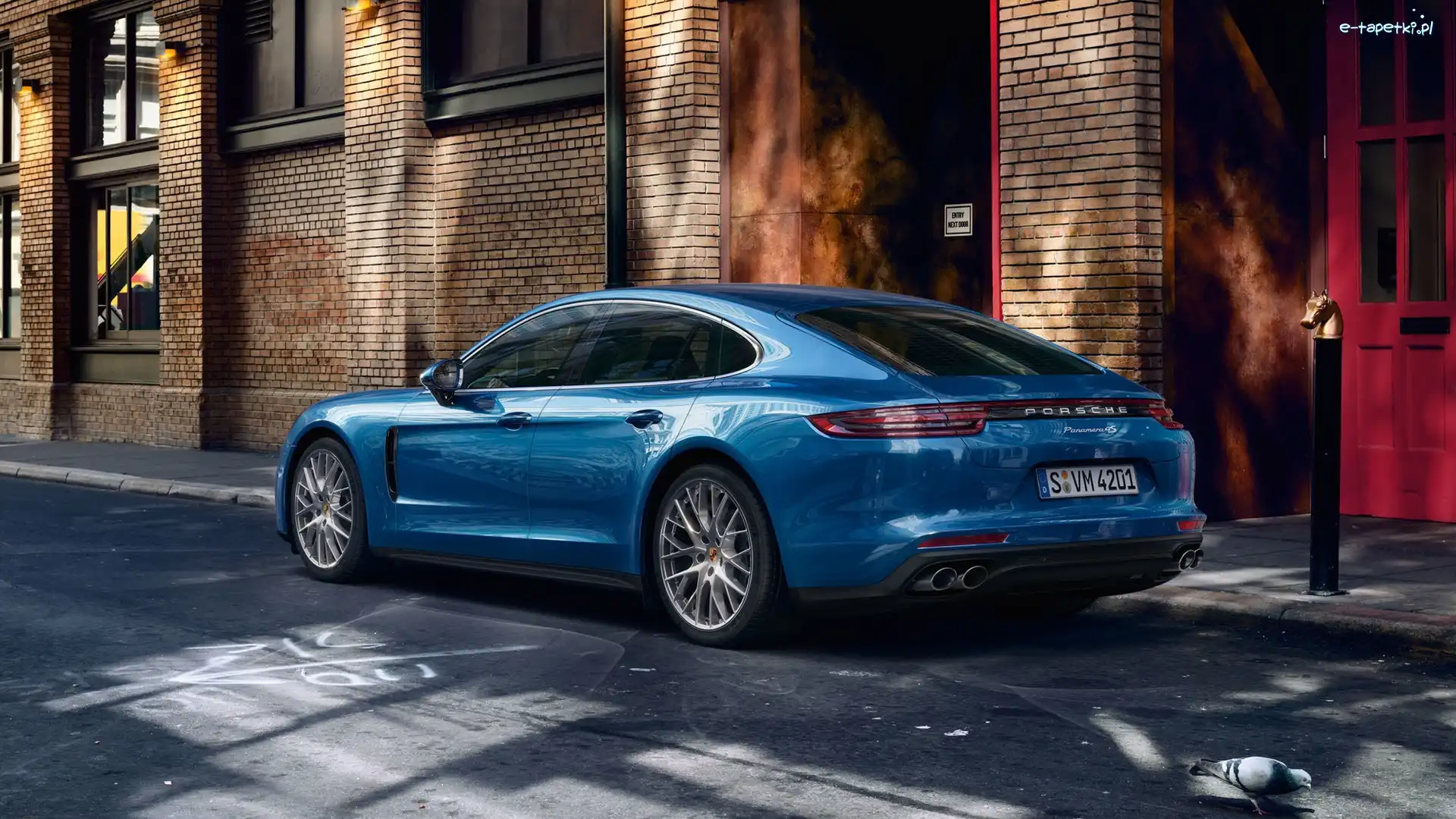 Budynek, 2017, Porsche Panamera 4S