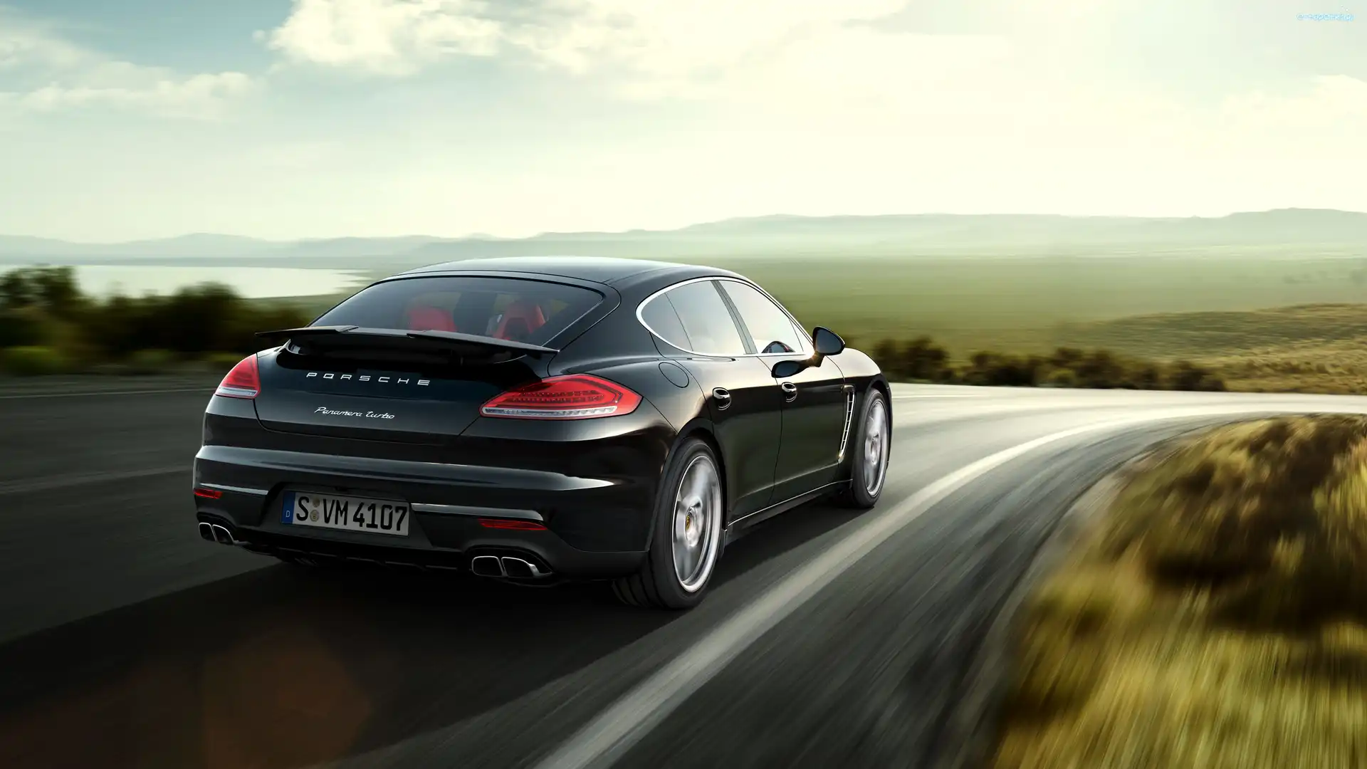 Droga, 2014, Porsche Panamera Turbo