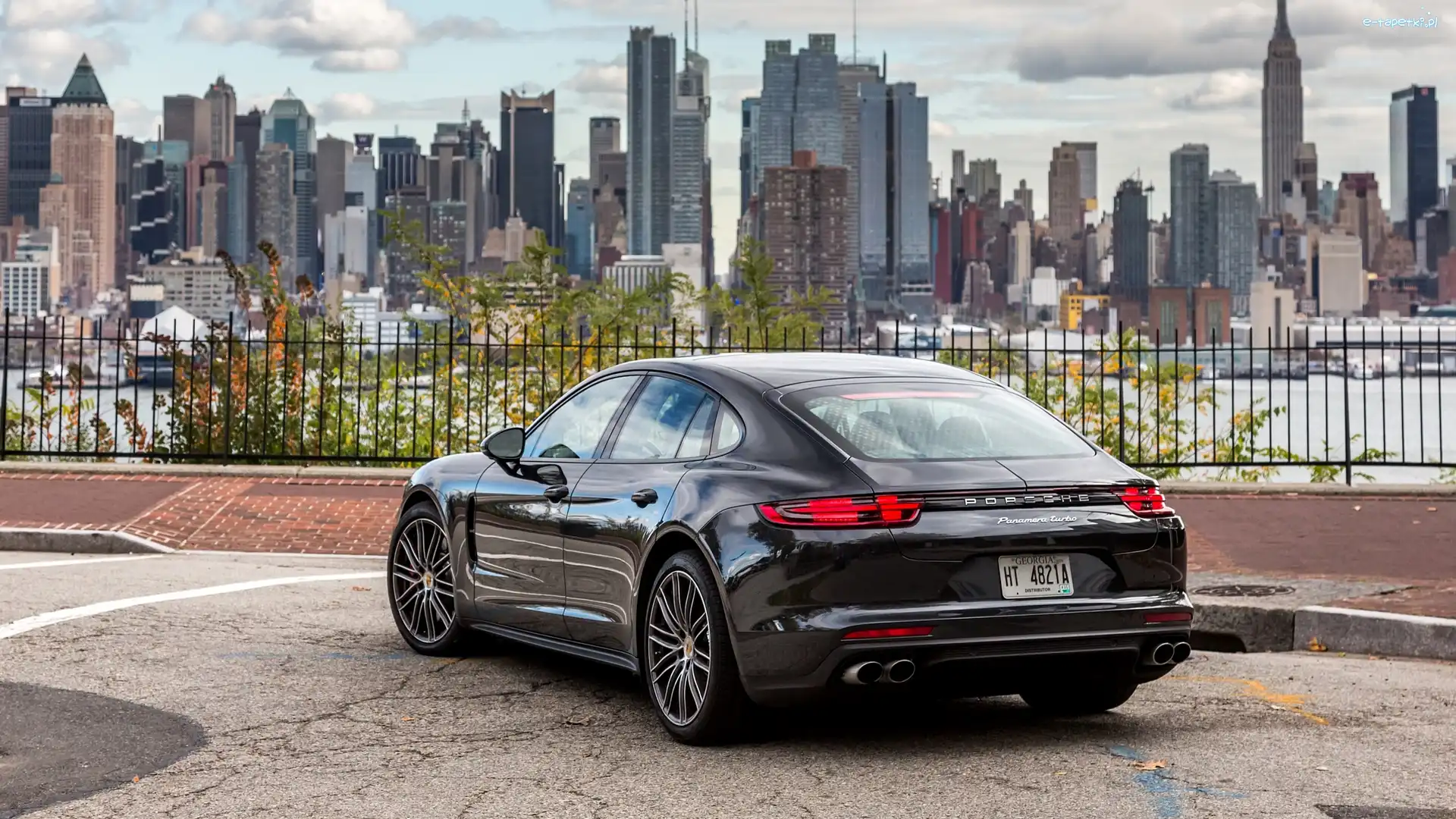 2017, Ogrodzenie, Drapacze chmur, Porsche Panamera Turbo