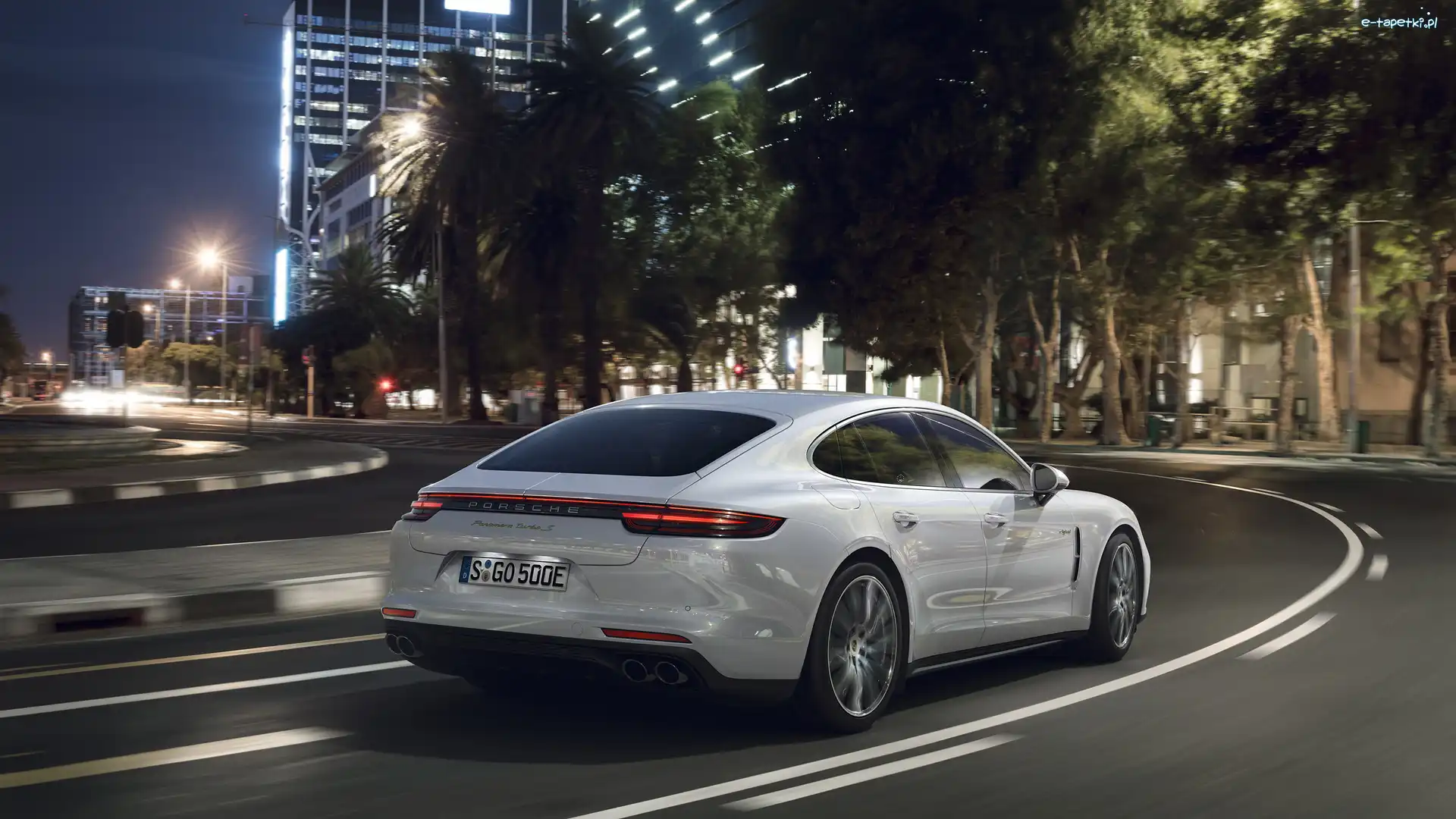 Porsche Panamera Turbo S E-Hybrid, Ulica, 2017, Białe