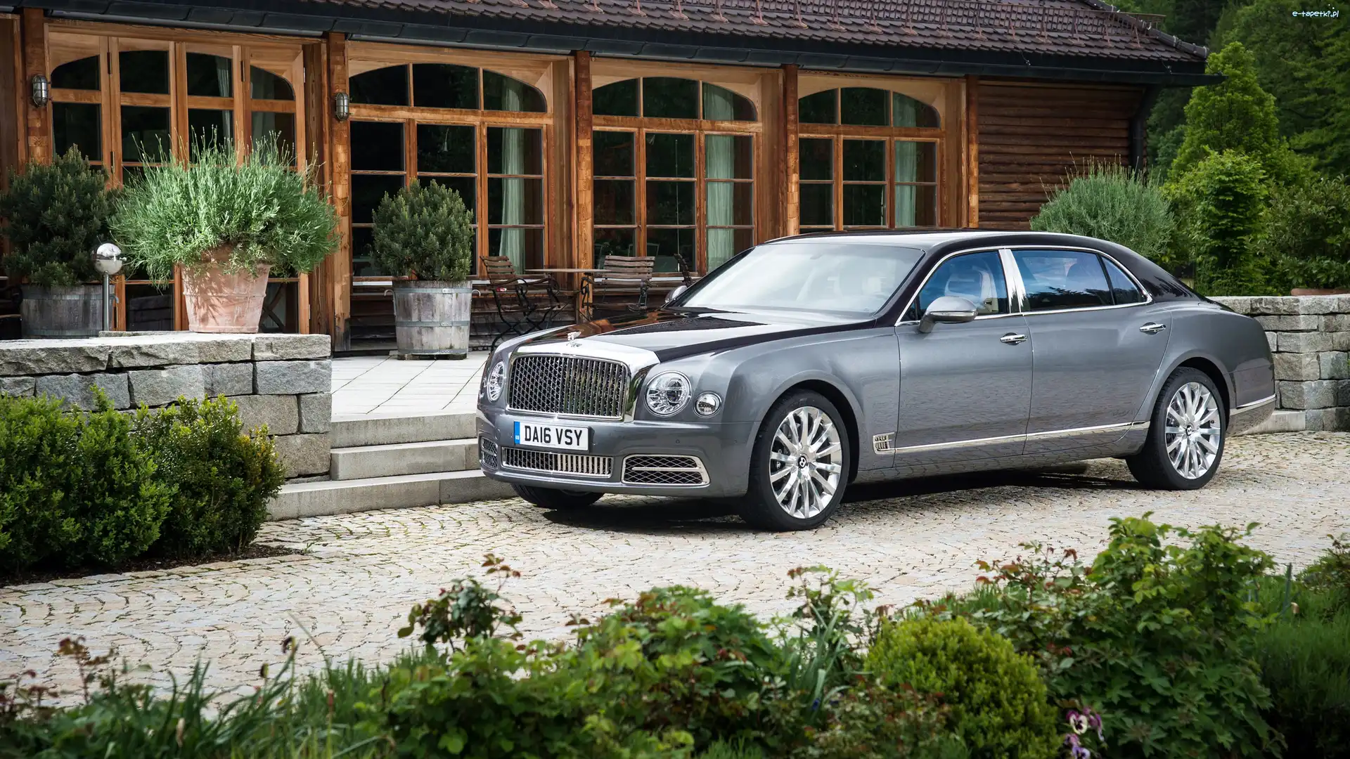 Bentley Mulsanne Extended Wheelbase, Dom, 2017, Srebrny