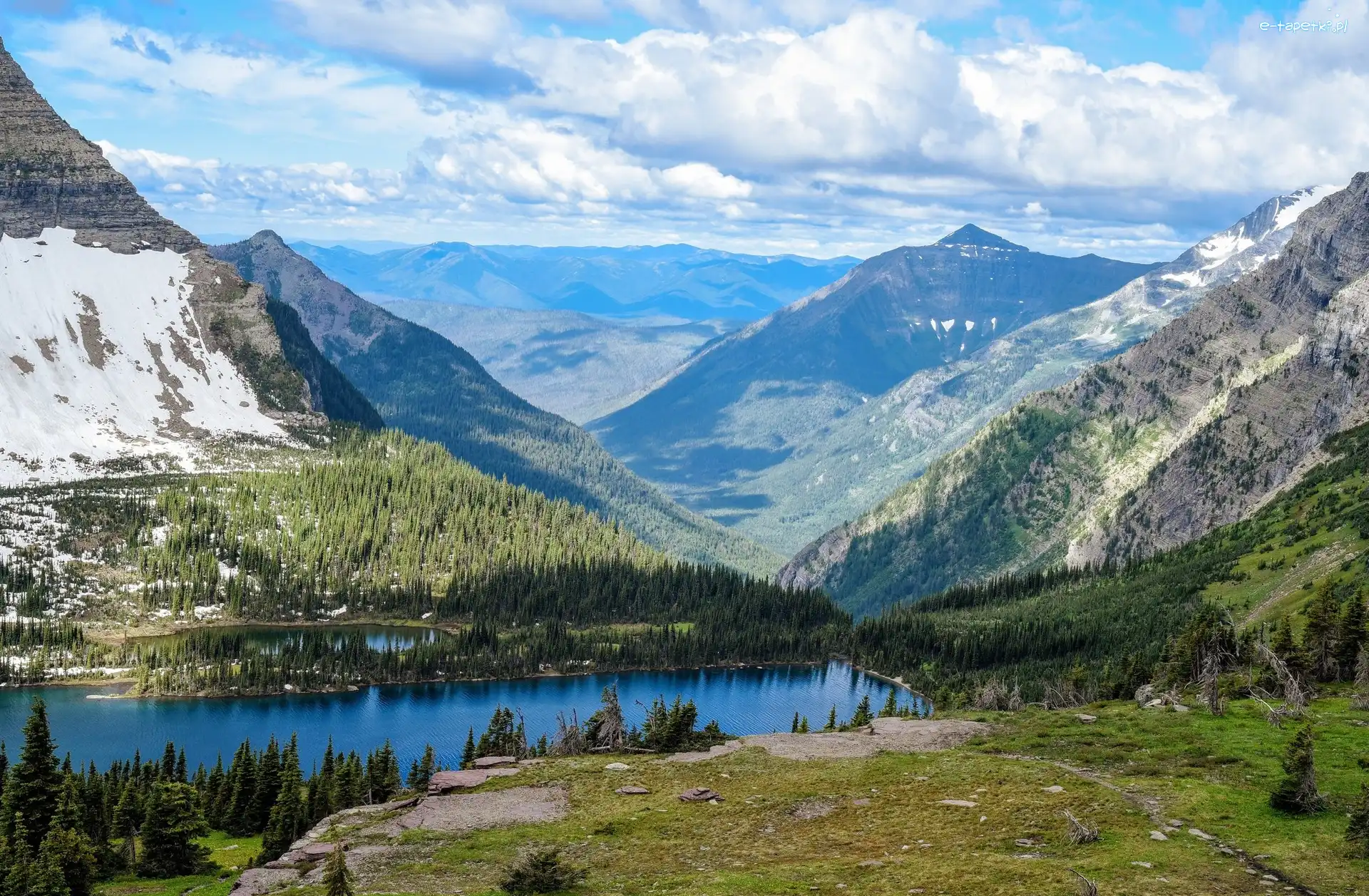 Chmury, Park Narodowy Glacier, Góry, Stan Montana, Stany Zjednoczone, Drzewa, Jezioro Hidden Lake