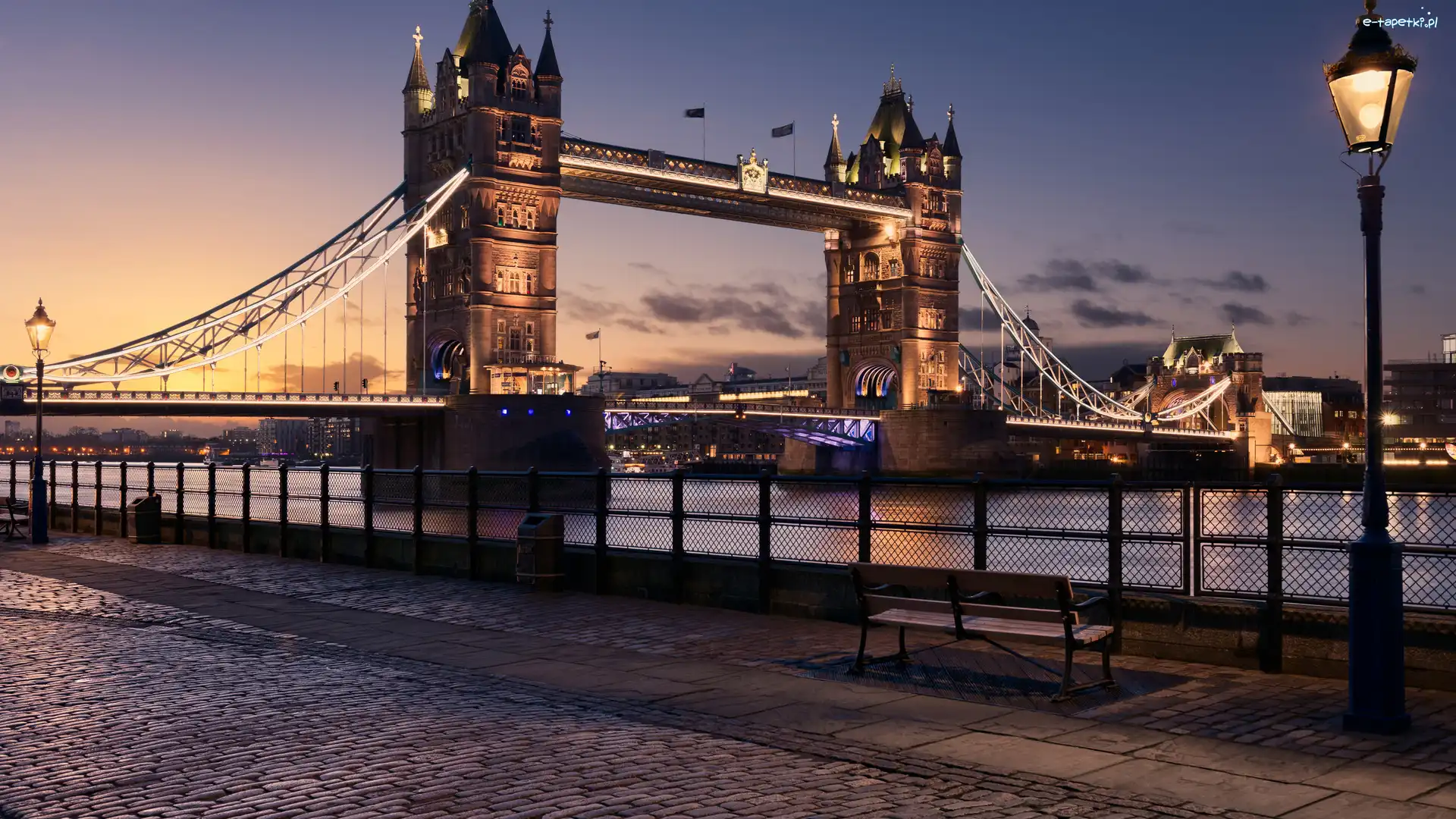 Tower Bridge, Rzeka Tamiza, Zmierzch, Ławeczka, Most, Bulwar, Latarnia, Londyn