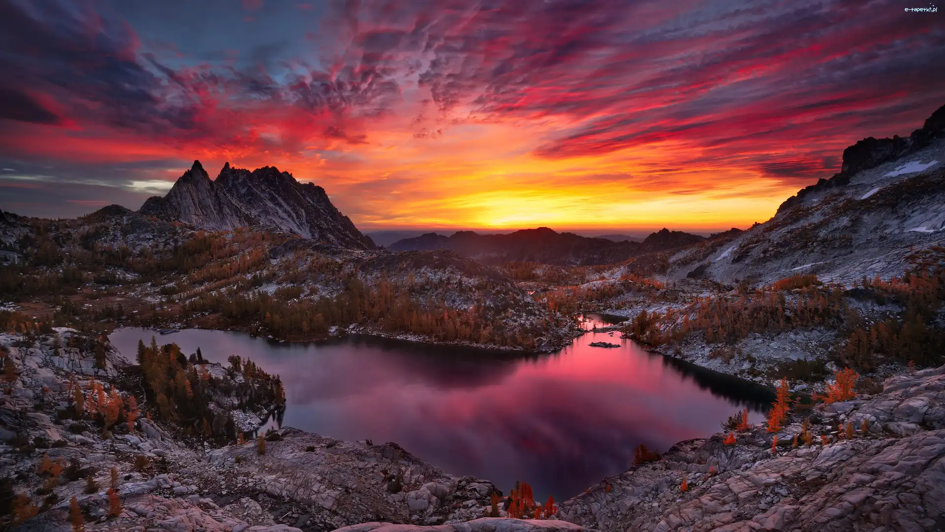 Góry, Rezerwat przyrody Alpine Lakes Wilderness, Jezioro Perfection Lake, Zachód słońca, Stan Waszyngton, Stany Zjednoczone