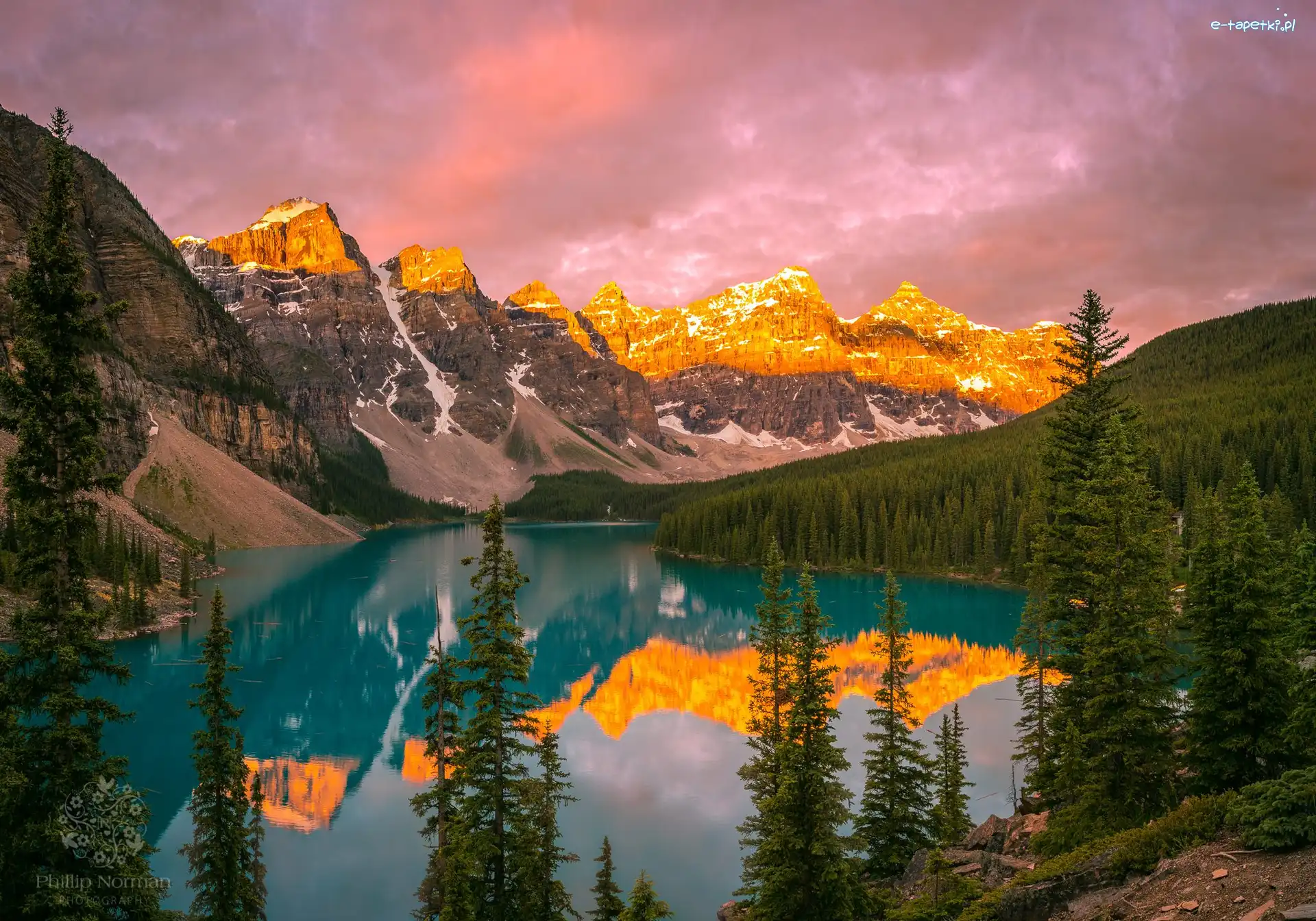 Jezioro Moraine, Park Narodowy Banff, Odbicie, Chmury, Góry, Lasy, Drzewa, Kanada