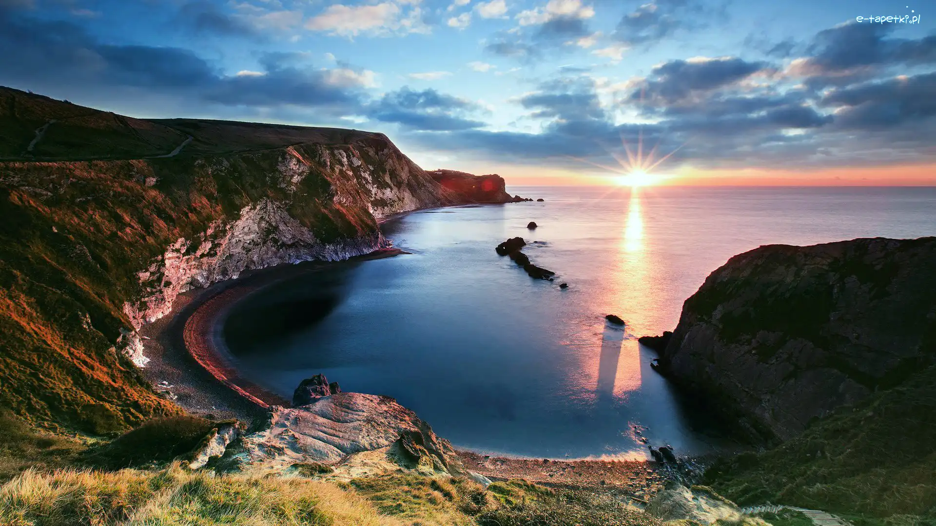 Zatoka Lulworth Cove, Dorset, Chmury, Wschód słońca, Wybrzeże Jurajskie, Morze, Klif, Anglia