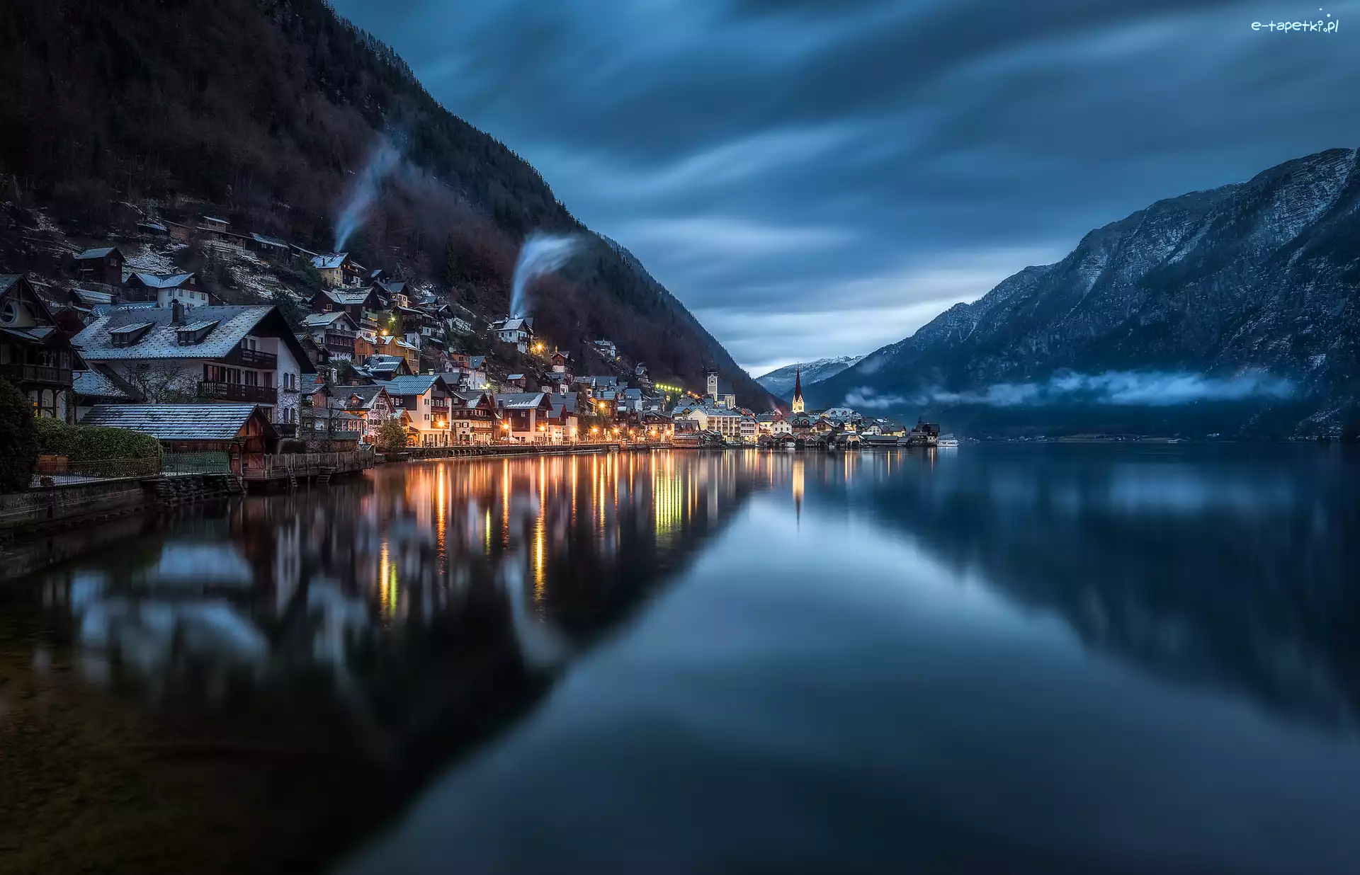 Austria, Góry Alpy Salzburskie, Miasteczko Hallstatt, Domy, Jezioro Hallstattersee