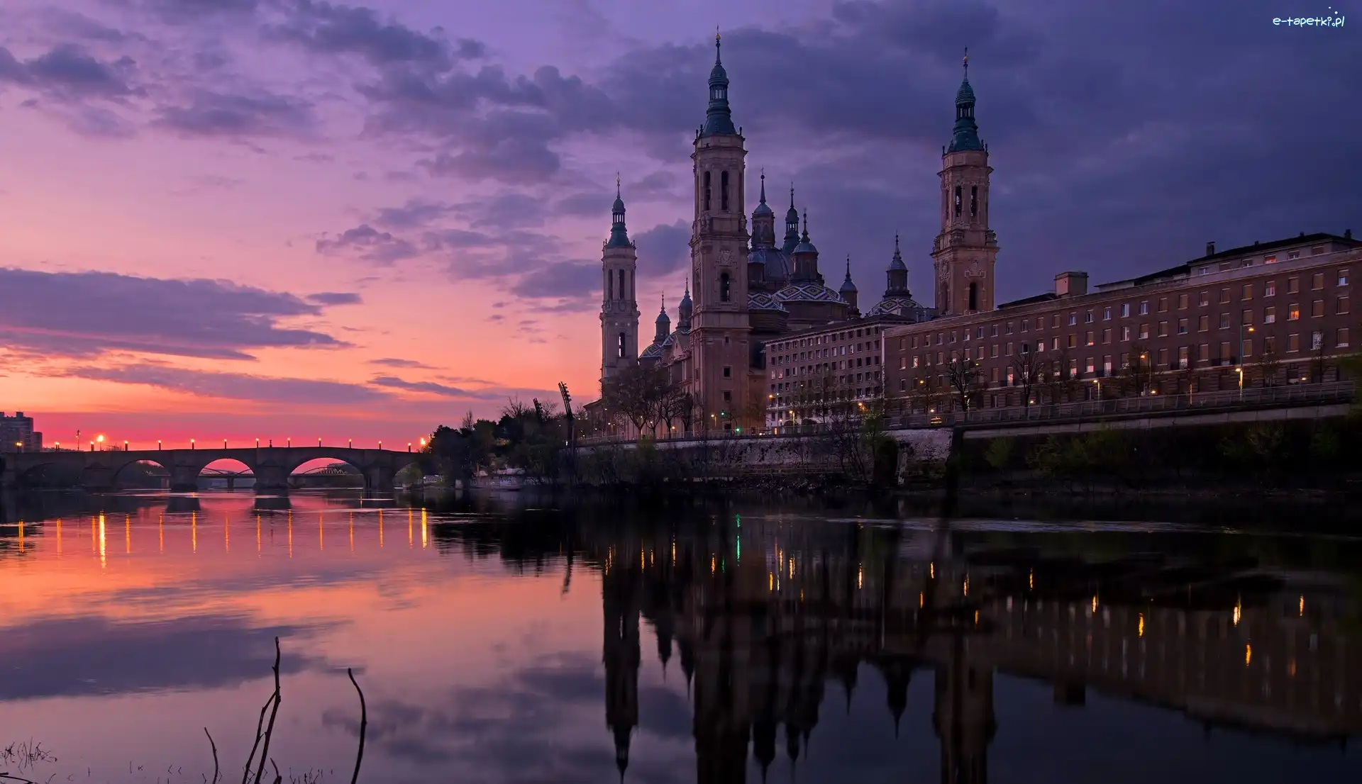Kościół, Rzeka Ebro, Bazylika katedralna Nuestra Señora del Pilar, Most, Saragossa, Hiszpania