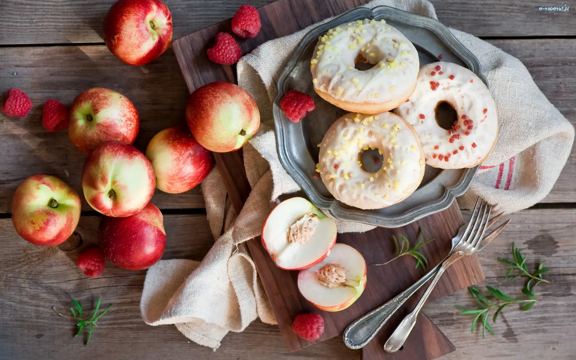 Kompozycja, Donuty, Pączki, Widelce, Nektarynki