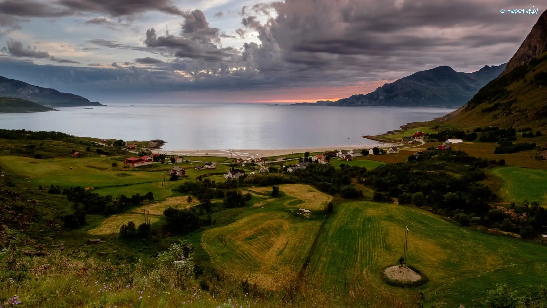 Fiord, Pola, Drzewa, Góry, Wioska Grøtfjord, Norwegia