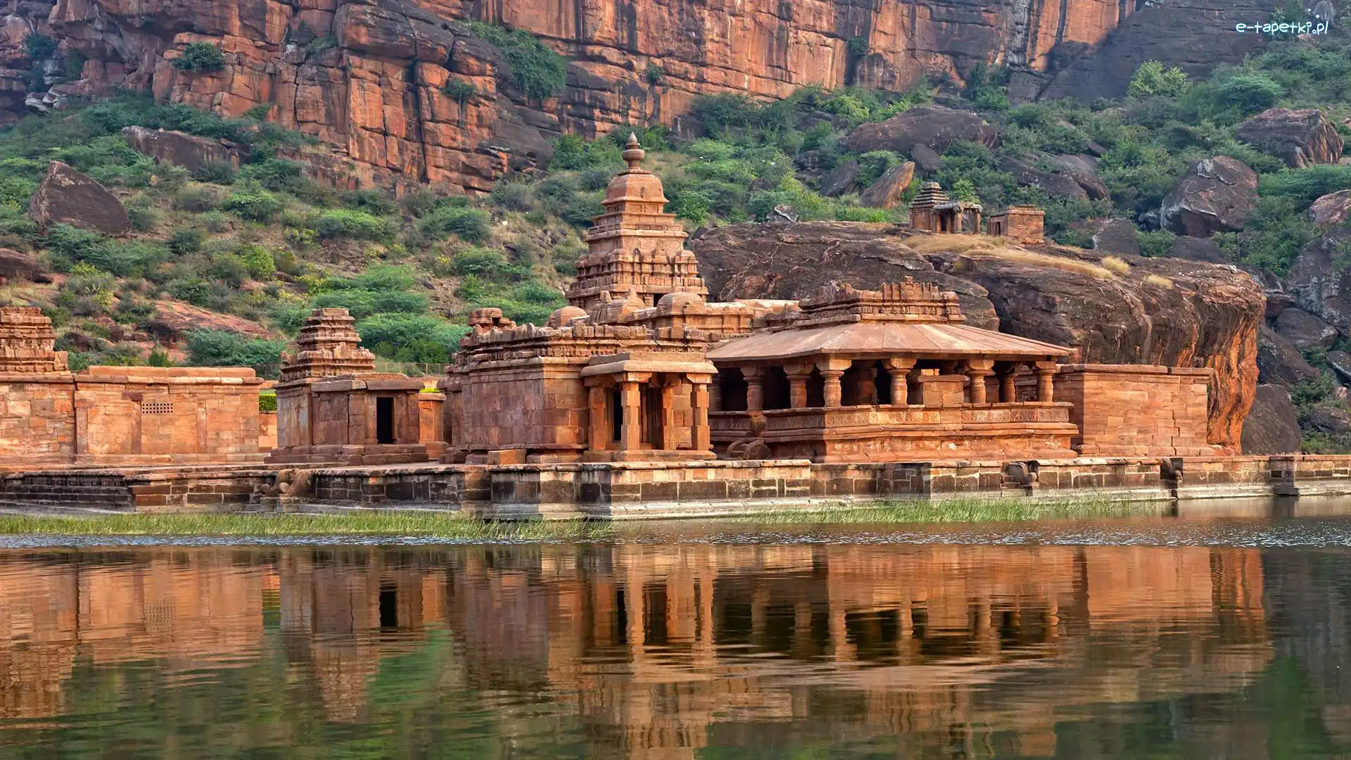 Indie, Jezioro Agasthya Lake, Badami, Góry, Świątynia Bhootnath Temple
