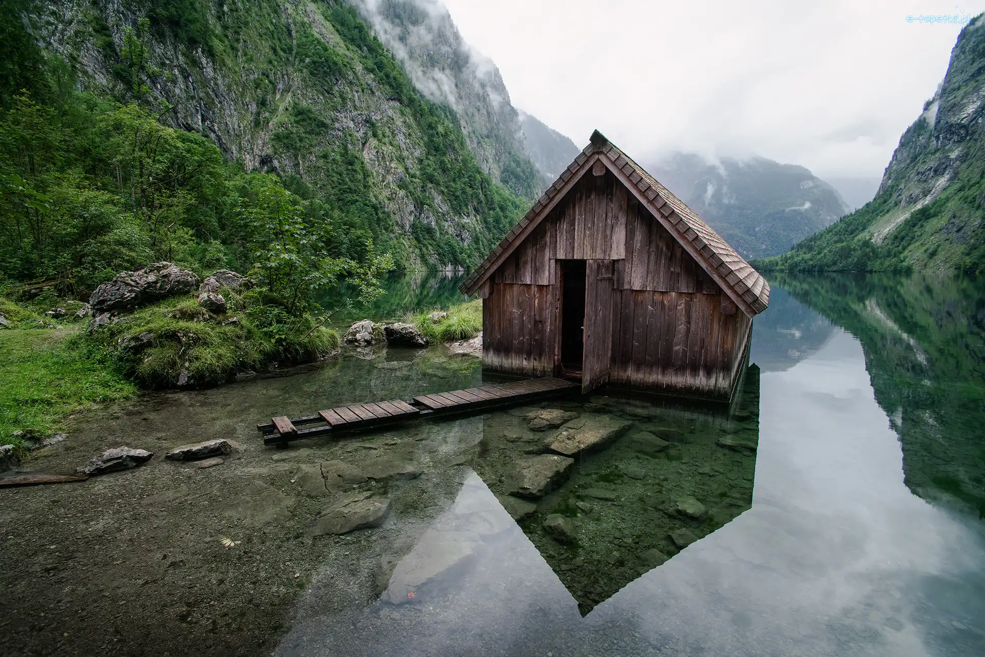 Kamienie, Jezioro Obersee, Park Narodowy Berchtesgaden, Bawaria, Niemcy, Mgła, Drzewa, Dom, Góry Alpy