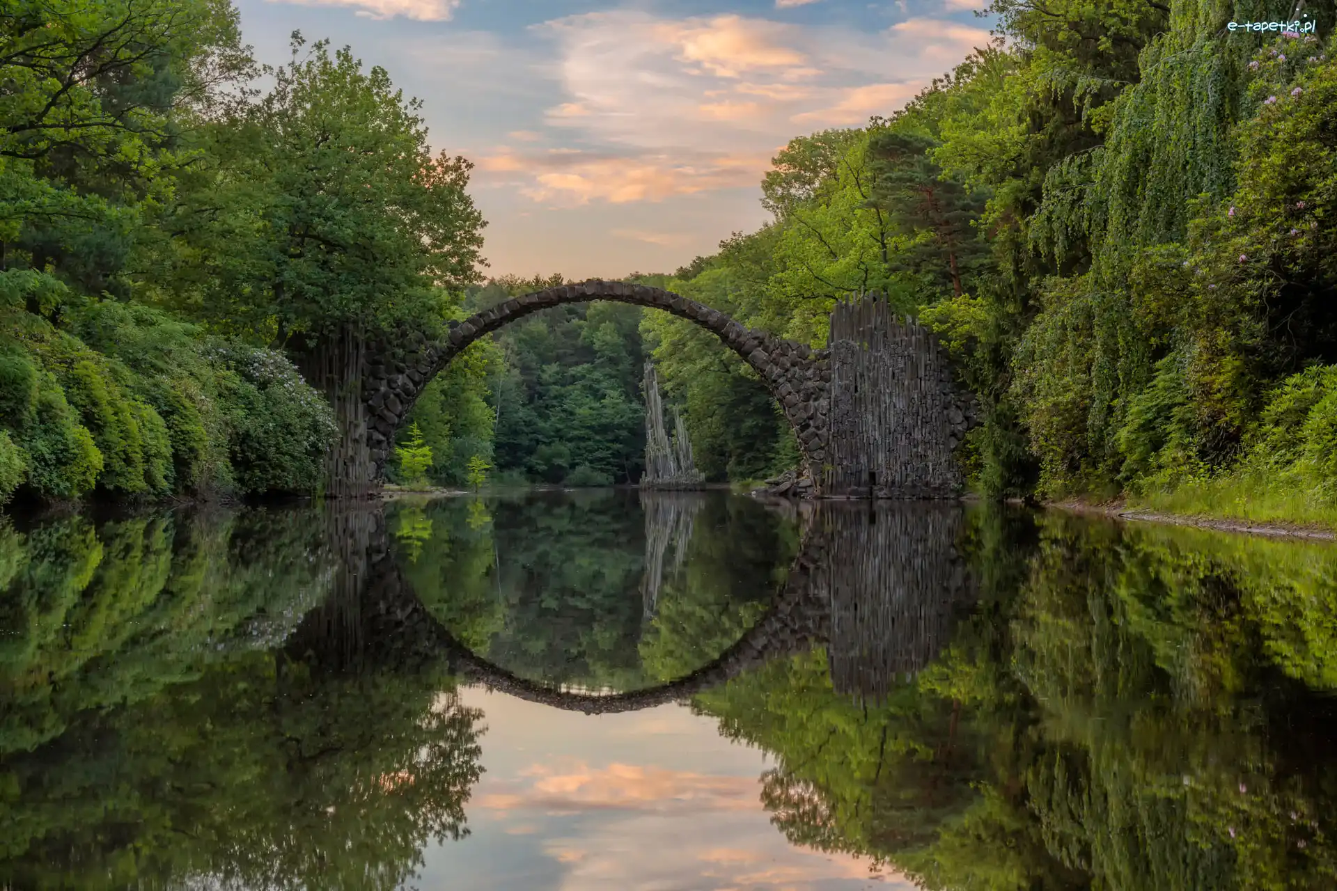 Kamienny, Saksonia, Odbicie, Drzewa, Park Rododendronów Kromlau, Most łukowy, Jezioro Rakotz, Niemcy