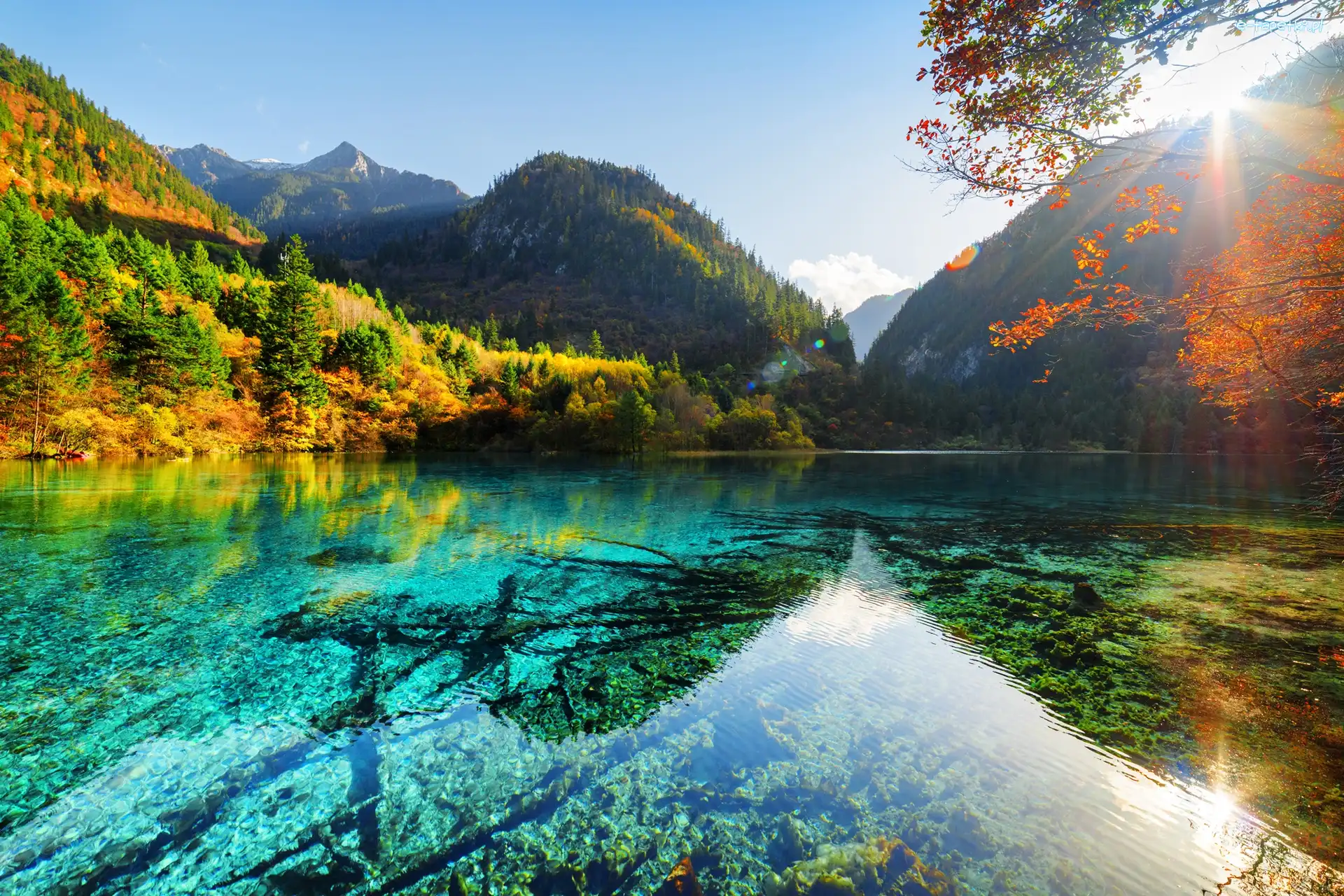 Słońce, Jezioro Pięciu Kwiatów - Wu Hua Hai, Jesień, Park Narodowy Jiuzhaigou, Chiny, Las, Góry