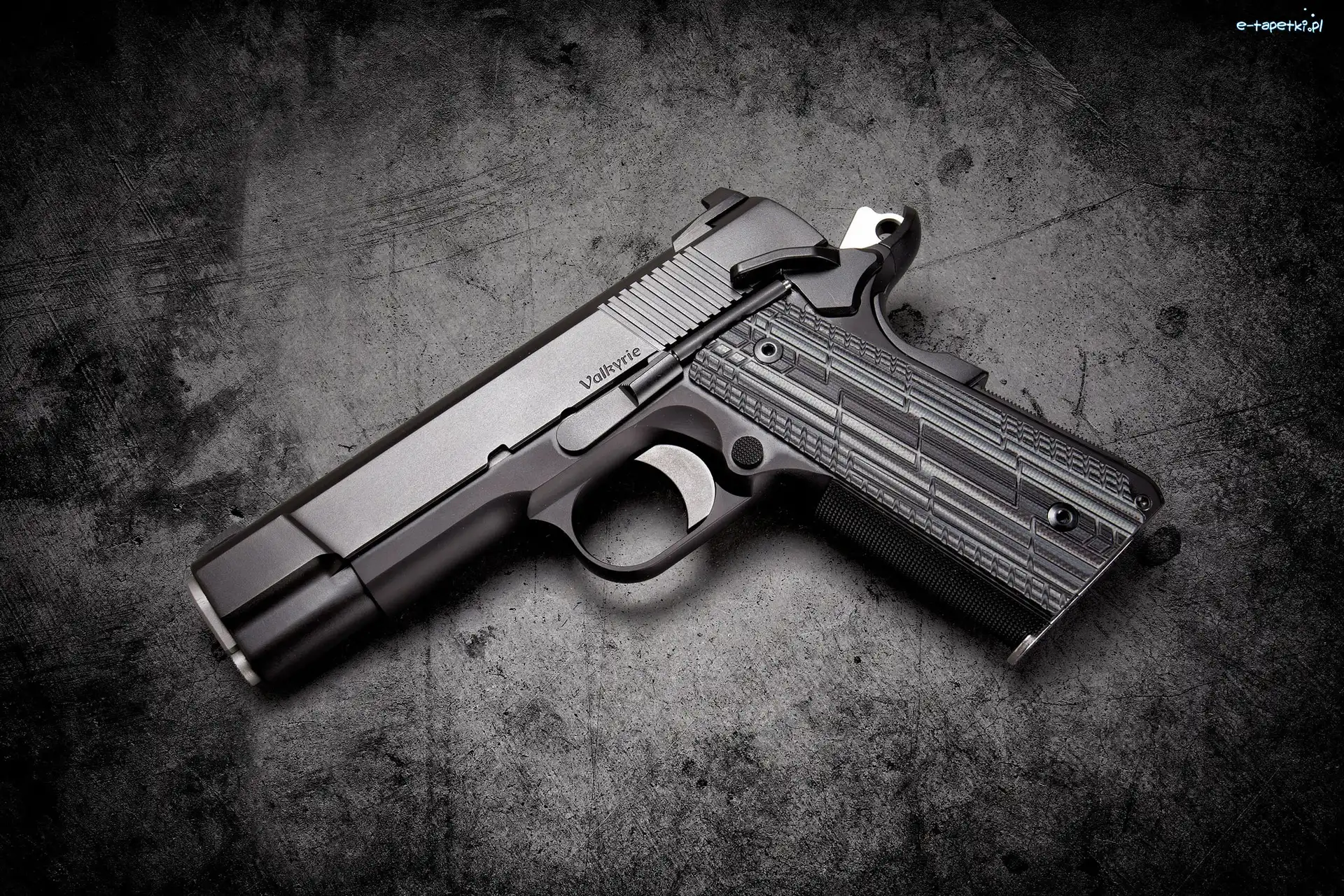 Czarno-białe, Pistolet