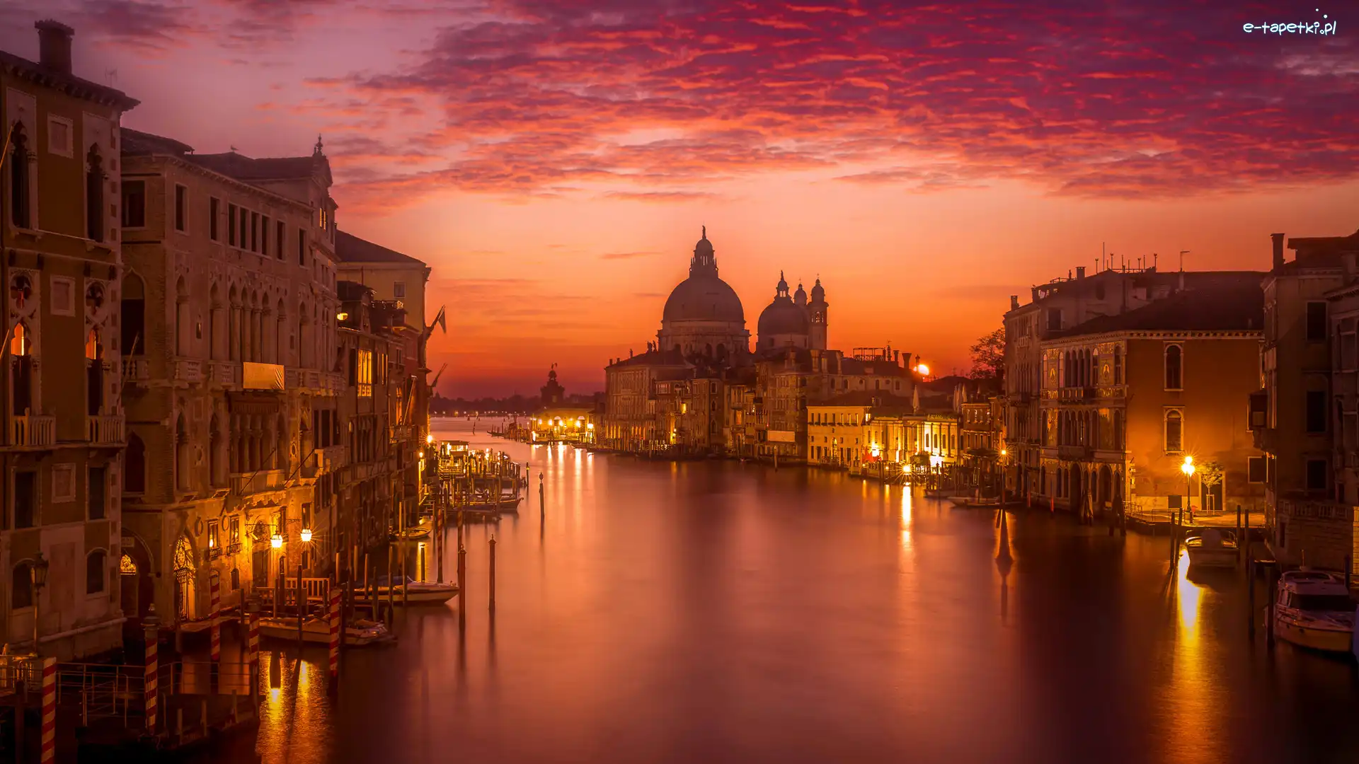 Bazylika św. Marka, Wenecja, Chmury, Zachód słońca, Kanał Canal Grande, Światła, Łodzie, Włochy