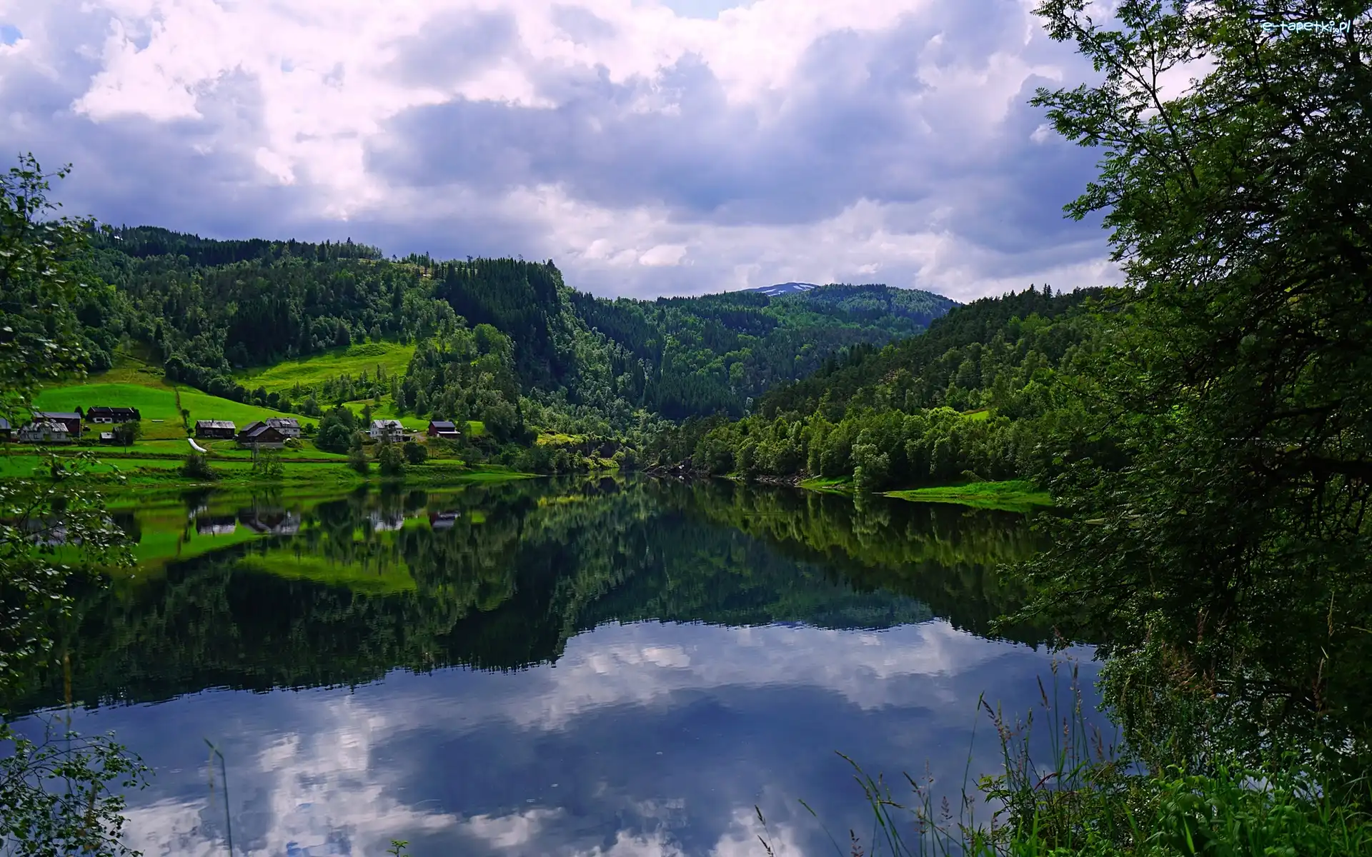 Wieś, Wzgórza, Domy, Odbicie, Jezioro Seimsvatnet, Norwegia