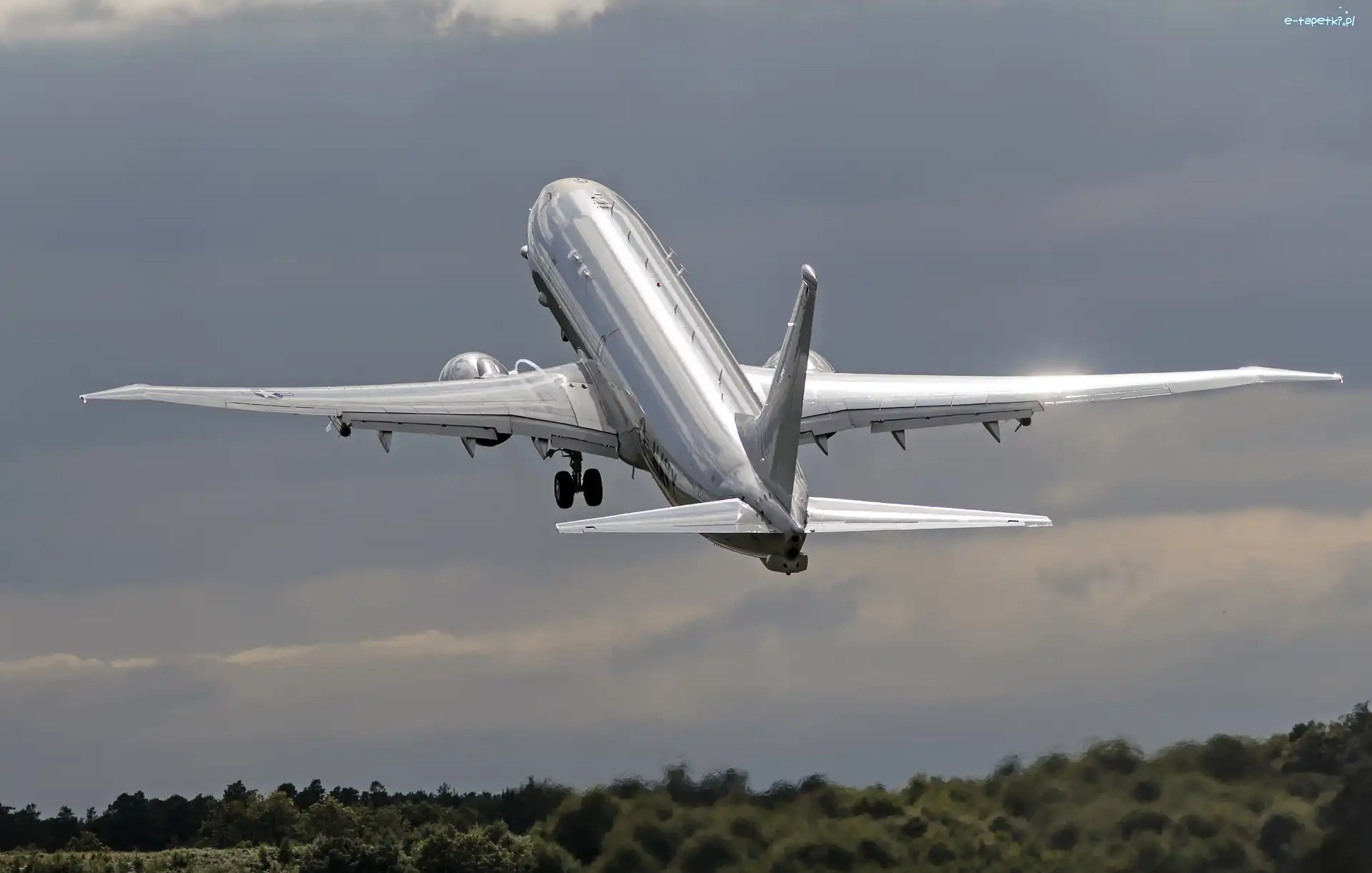 Boeing P-8 Poseidon, Samolot wojskowy