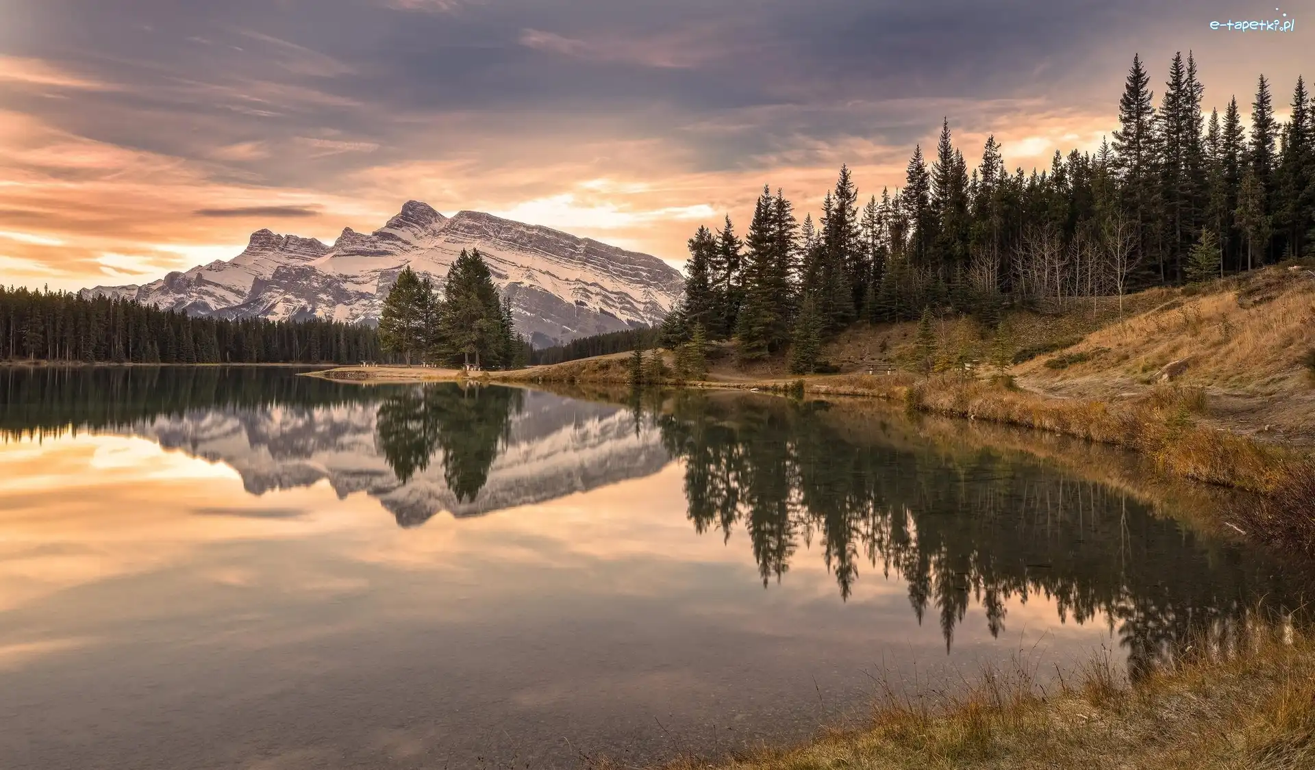 Kanada, Park Narodowy Banff, Prowincja Alberta, Góra Mount Rundle, Jezioro Two Jack Lake