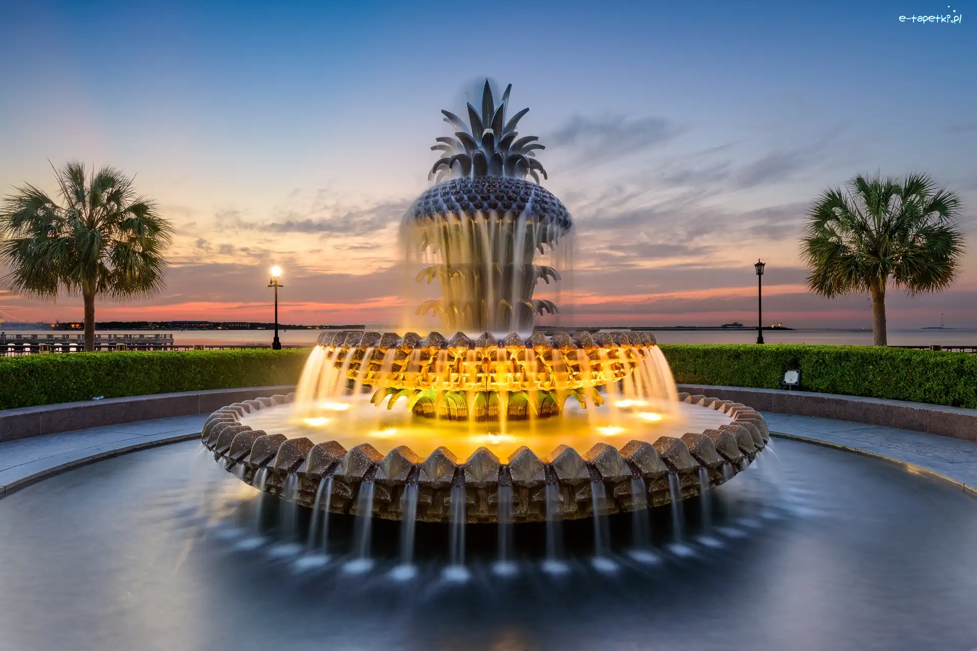 Stany Zjednoczone, Charleston, Stan Karolina Południowa, Pineapple Fountain - Fontanna Pineapple, Park Waterfront