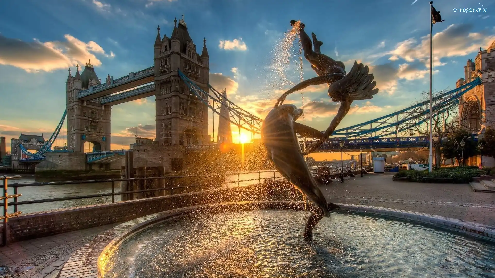 Most Tower Bridge, Wschód słońca, Fontanna Girl with a Dolphin Fountain, Rzeka Tamiza, Londyn, Anglia