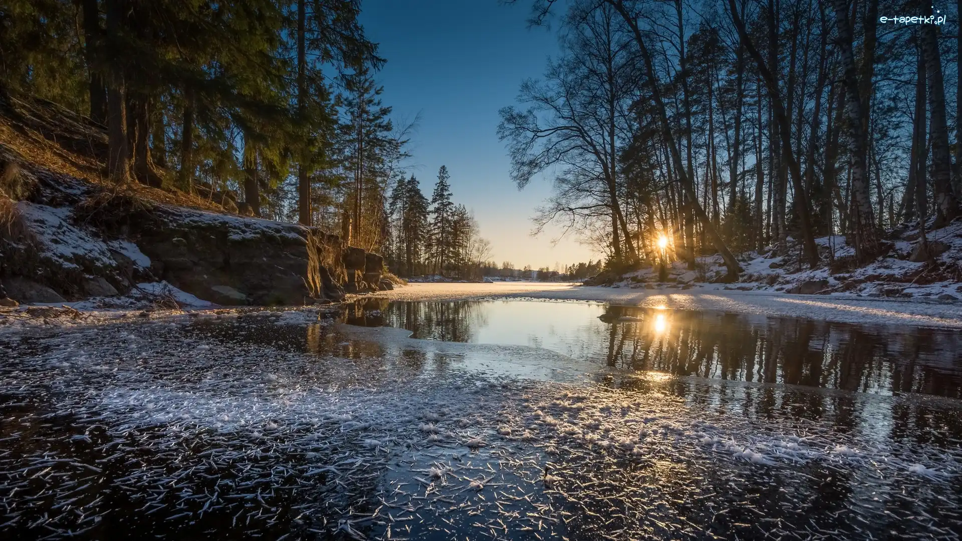 Kanał, Region Pirkanmaa, Promienie słońca, Drzewa, Valkeakoski, Zima, Rzeka, Finlandia