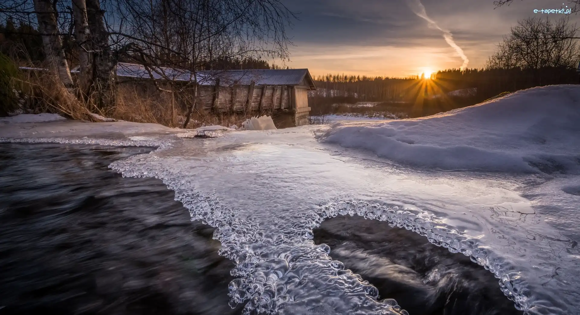 Rzeka Kiimajoki, Prowincja Häme, Promienie słońca, Drzewa, Miasto Tampere, Stary Młyn, Zima, Finlandia