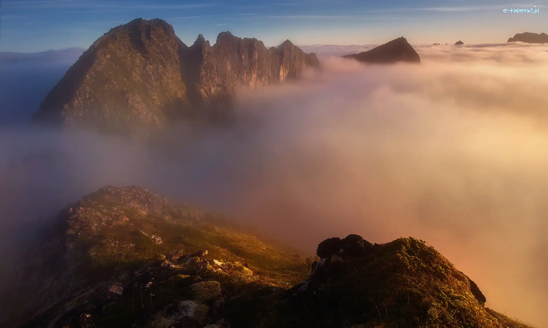 Norwegia, Wyspa Senja, Region Troms, Mgła, Góry
