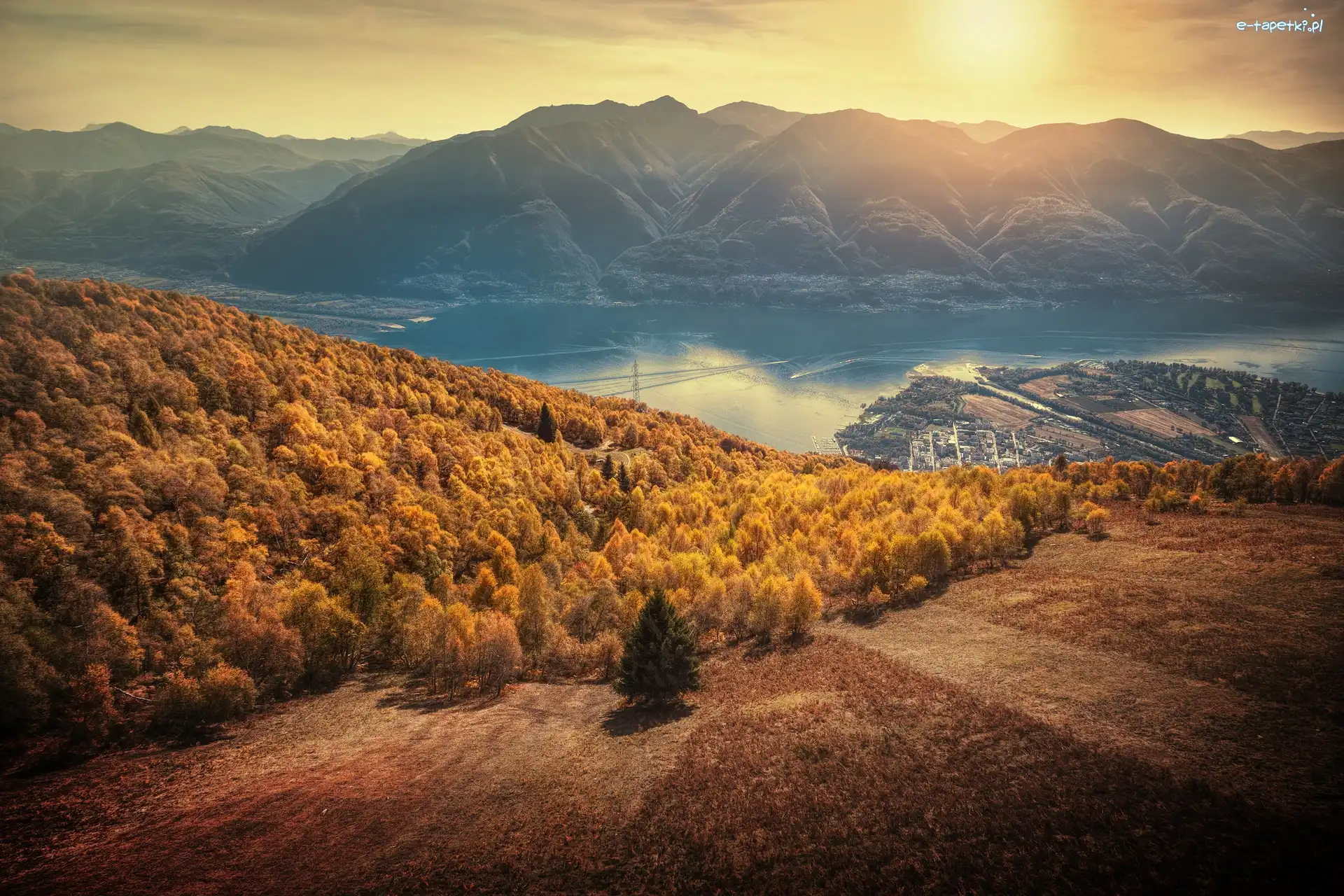 Góry Alpy, Kanton Ticino, Wschód słońca, Jesień, Miasto Locarno, Jezioro Maggiore, Drzewa, Szwajcaria