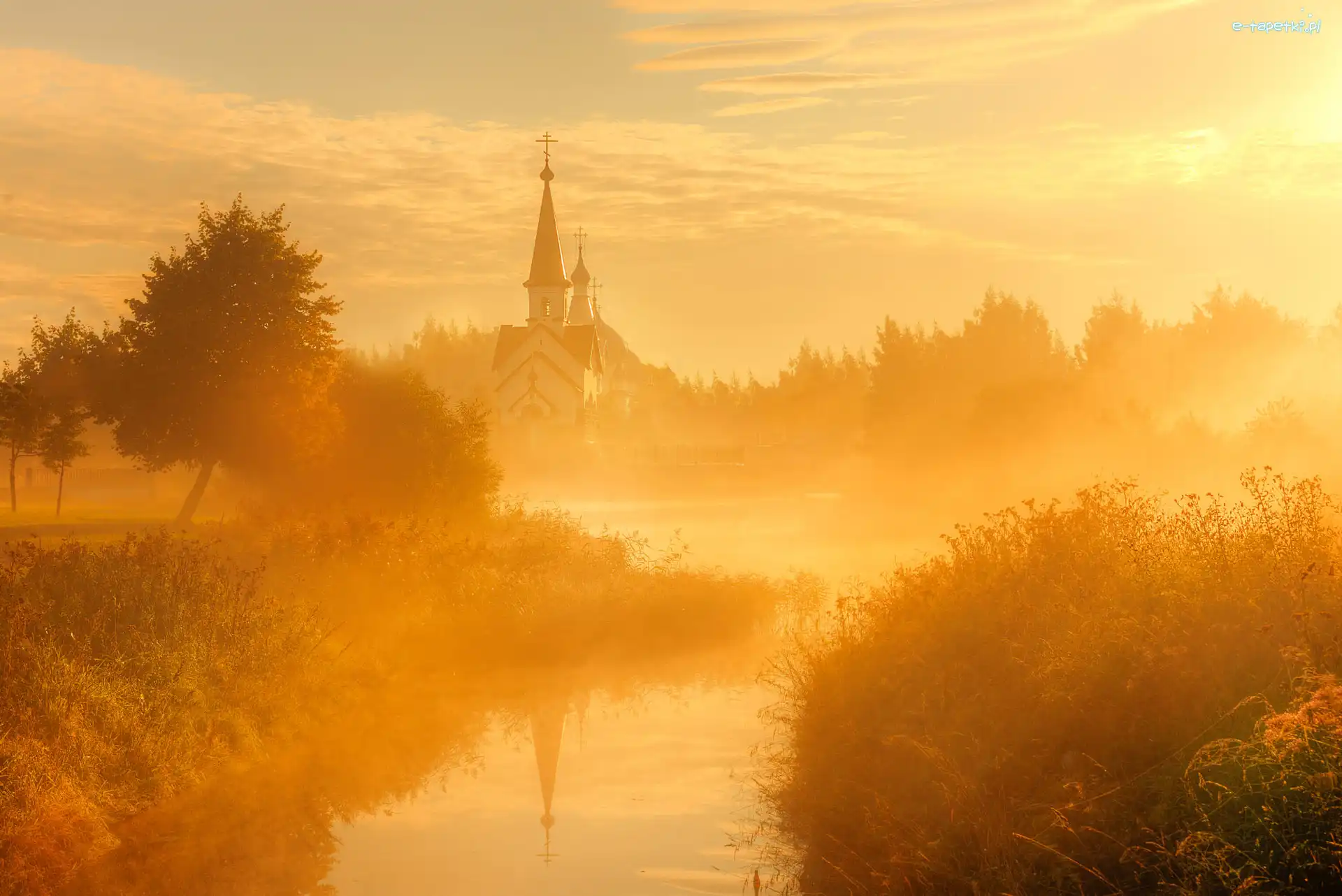 Kościół św. Jerzego Zwycięskiego, Petersburg, Staw Srednerogatsky, Drzewa, Pulkovo Park, Zachód słońca, Mgła, Rosja