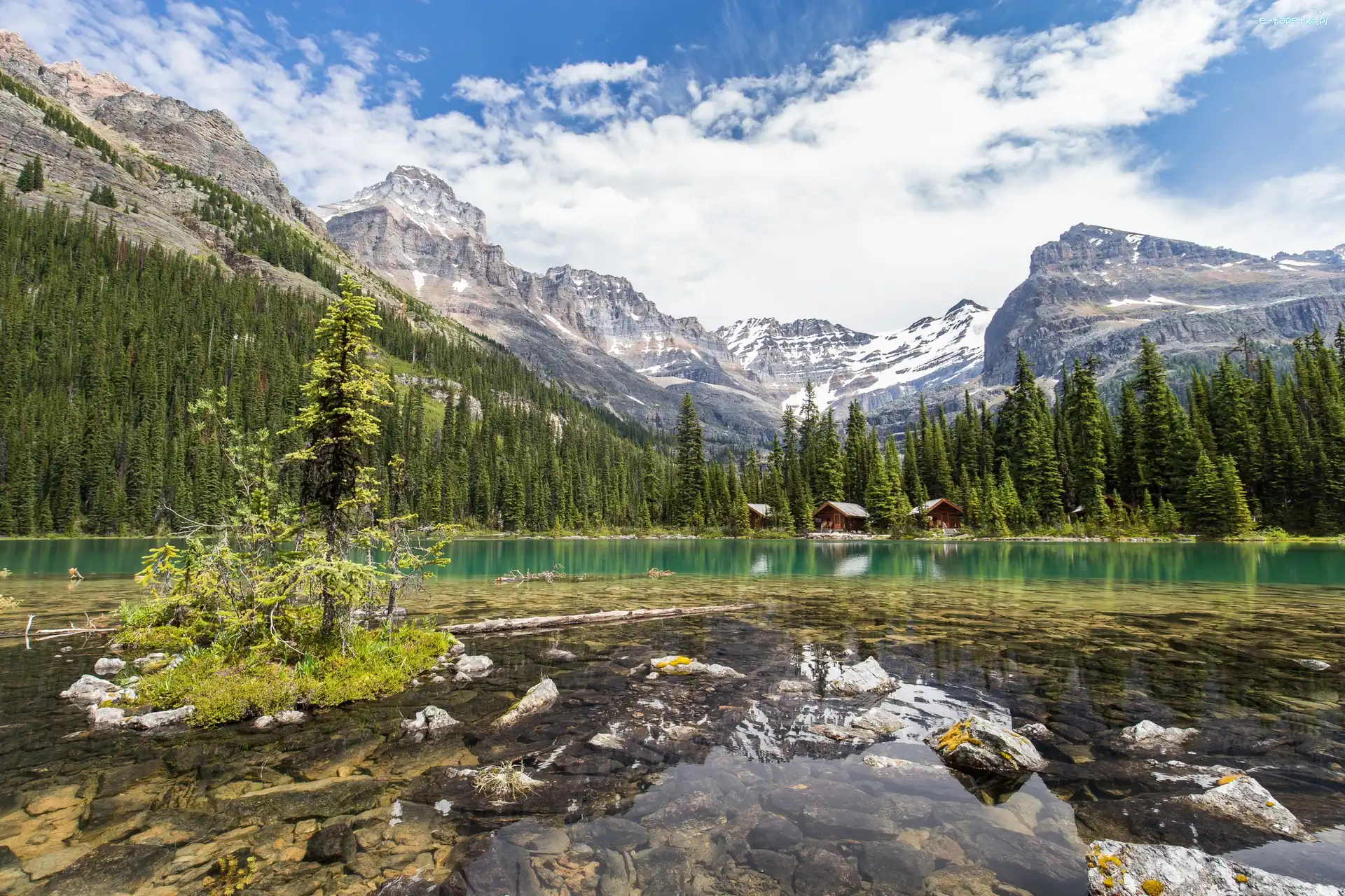 Park Narodowy Yoho, Kolumbia Brytyjska, Domki, Świerki, Góry Canadian Rockies, Jezioro Lake O’Hara, Kamienie, Kanada