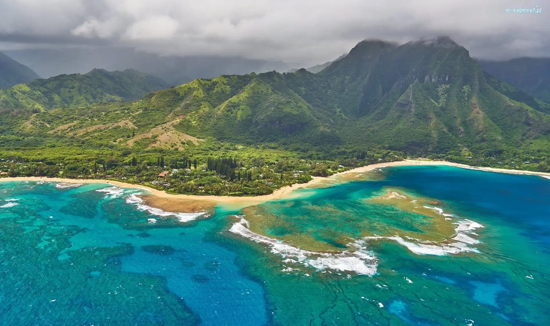 Góry, Hawaje, Drzewa, Plaża Tunnels Beach, Ocean, Morze, Wybrzeże, Stany Zjednoczone, Wyspa Kauai, Chmury