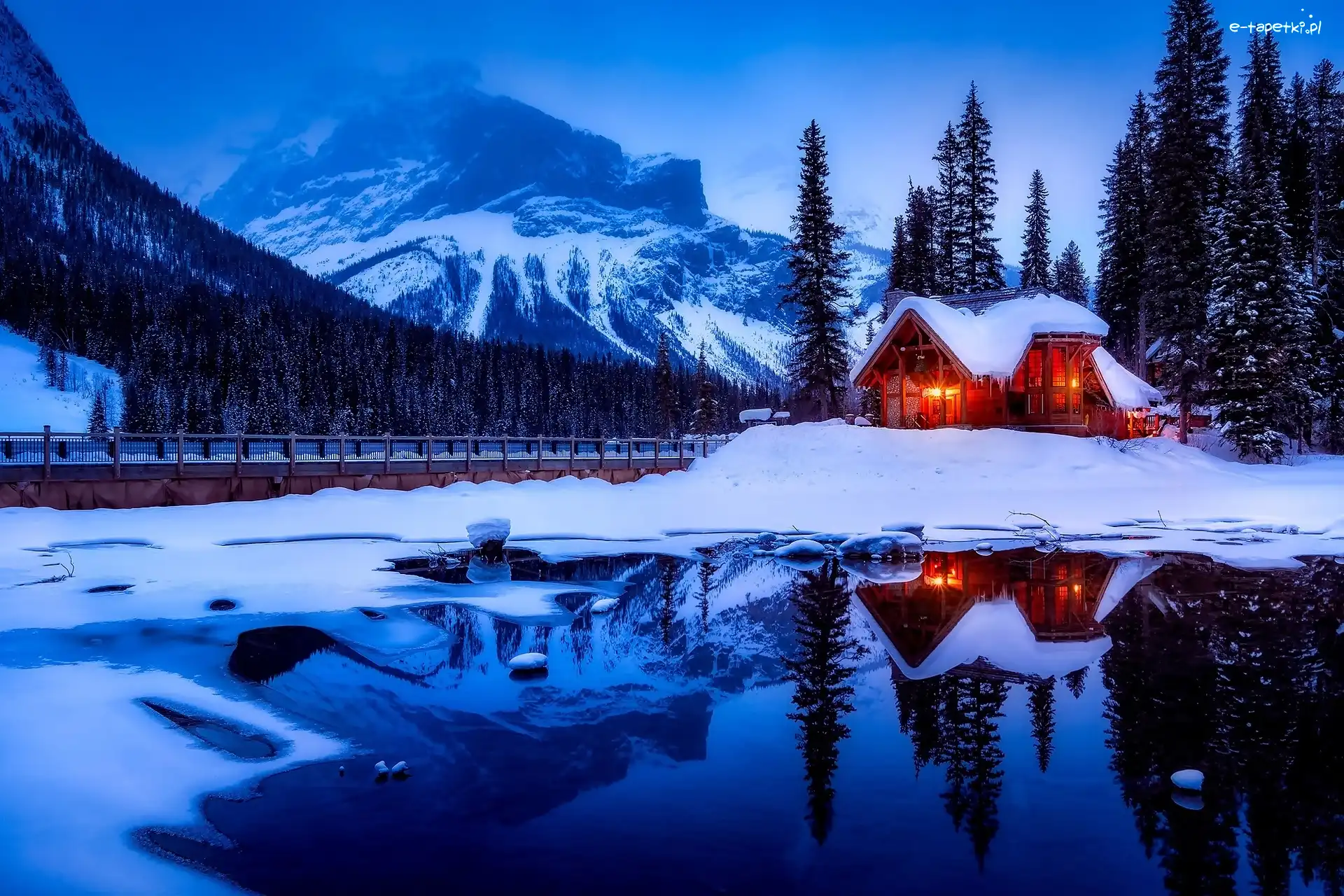 Most, Dom, Park Narodowy Yoho, Kolumbia Brytyjska, Kanada, Zima, Las, Jezioro Emerald Lake, Góry