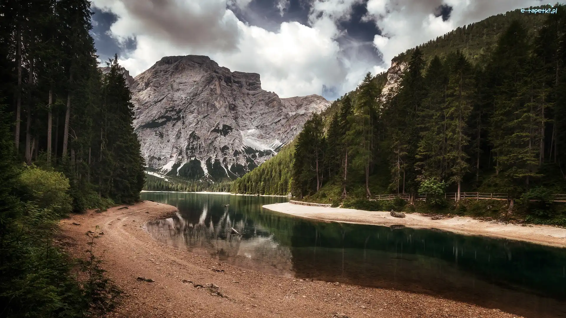 Dolina Val Pusteria, Płudniowy Tyrol, Drzewa, Las, Góry Dolomity, Dolina Val di Braies, Jezioro Pragser Wildsee, Włochy