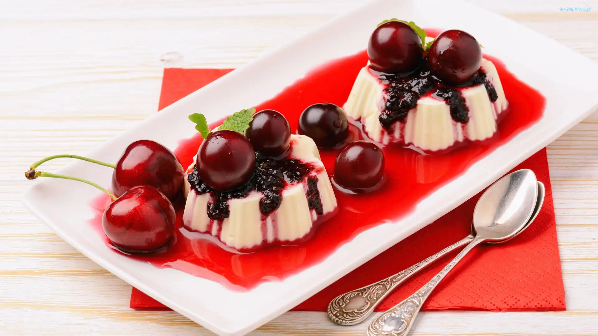 Talerzyk, Wiśnia, Sos, Panna cotta, Deser, Łyżeczki, Serwetka