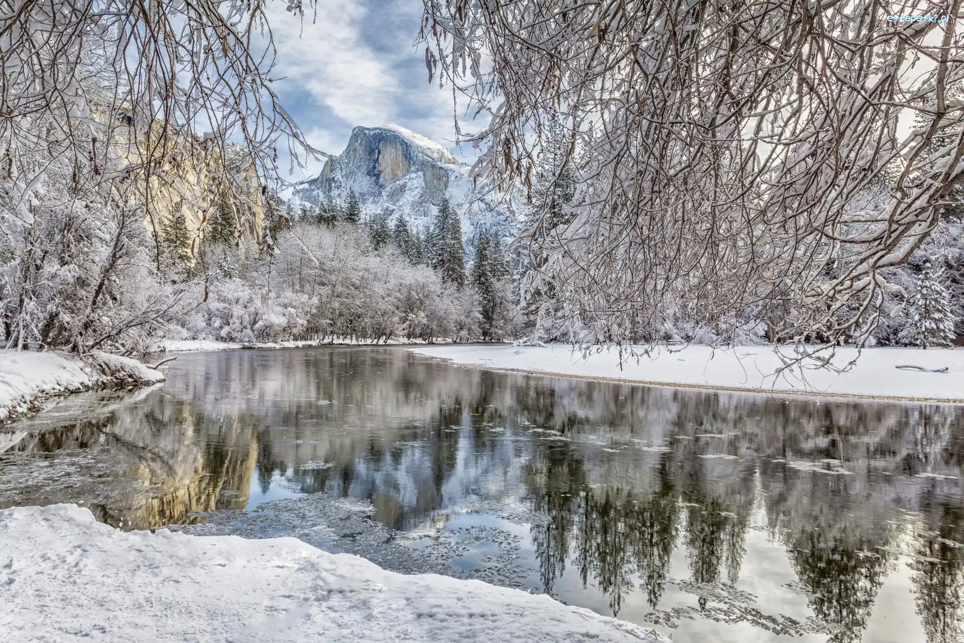 Zima, Stan Kalifornia, Drzewa, Las, Park Narodowy Yosemite, Rzeka Merced River, Góry, Stany Zjednoczone