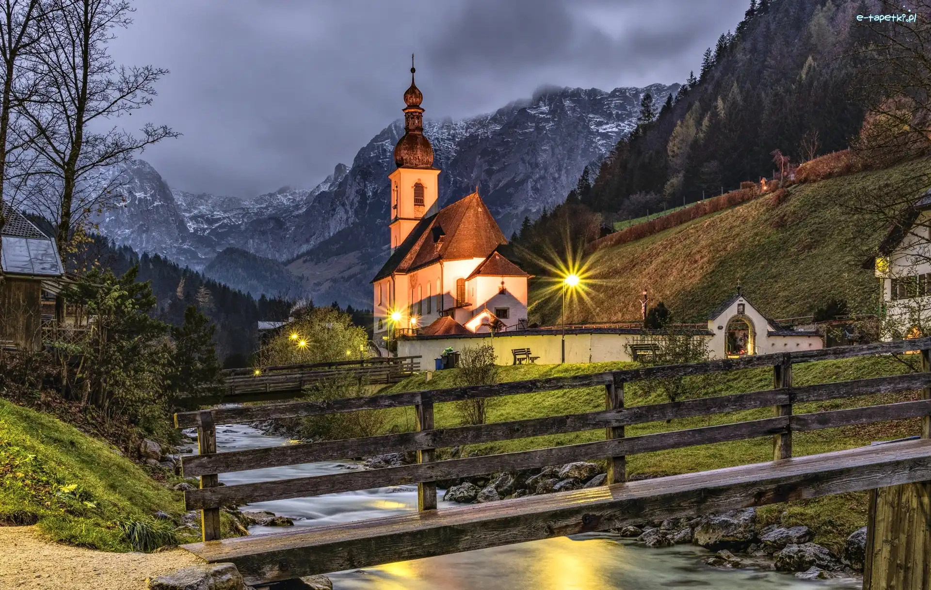Ramsau bei Berchtesgaden, Bawaria, Most, Rzeka Ramsauer Ache, Park Narodowy Berchtesgaden, Góry Alpy, Kościół św. Sebastiana, Niemcy